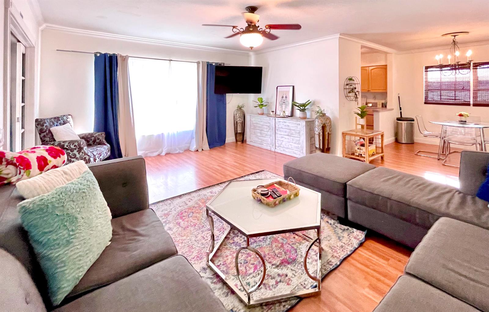 Ver detalles / 0 2128 sq. ft. $ 2026-09-23 0 foto