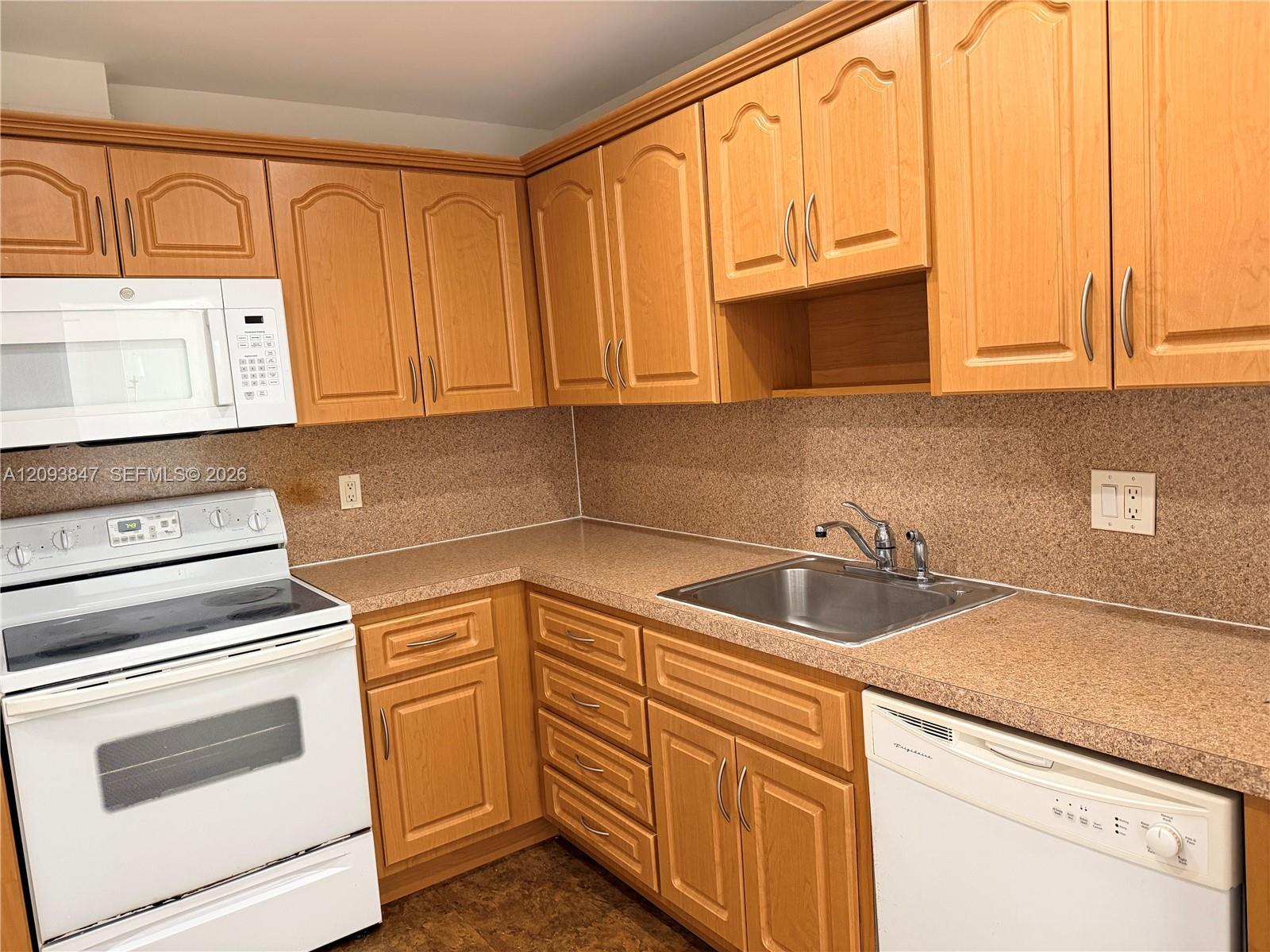See details 18C 1 / 1 798 sq. ft. $ 2026-10-07 0 Photo