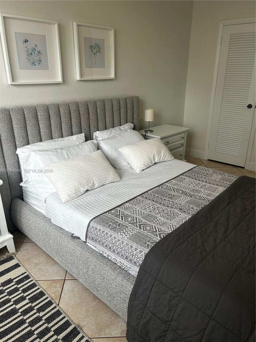 See details 9K 1 / 2 870 sq. ft. $ 2026-09-23 0 Photo