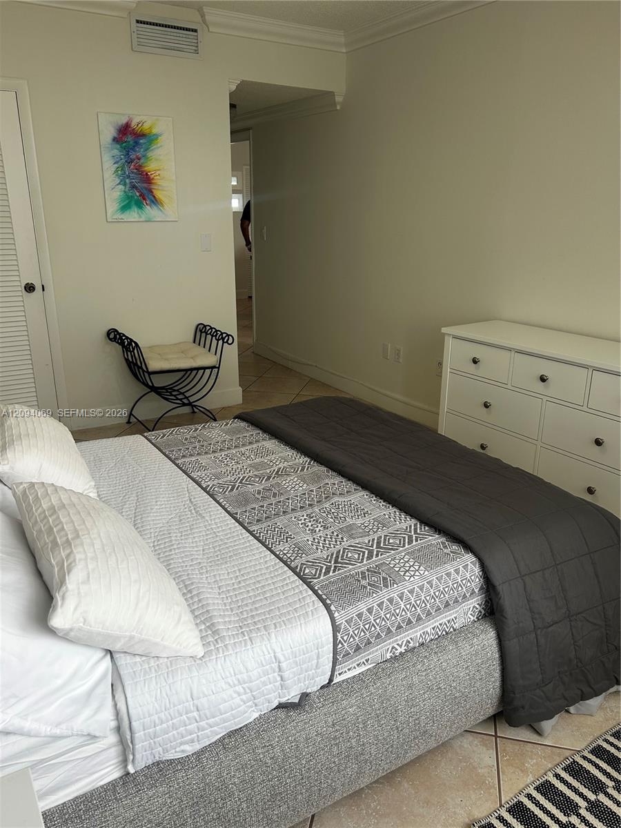See details 9K 1 / 2 870 sq. ft. $ 2026-09-23 0 Photo