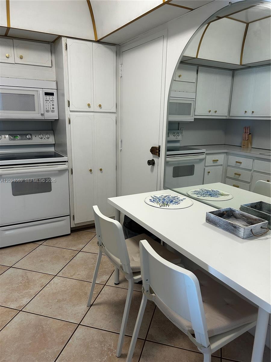 See details 9K 1 / 2 870 sq. ft. $ 2026-09-23 0 Photo