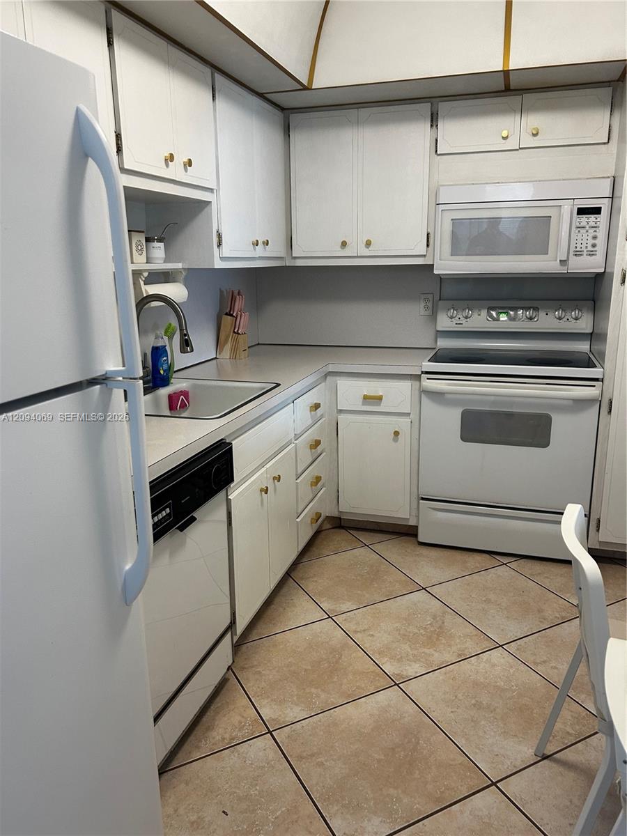 See details 9K 1 / 2 870 sq. ft. $ 2026-09-23 0 Photo