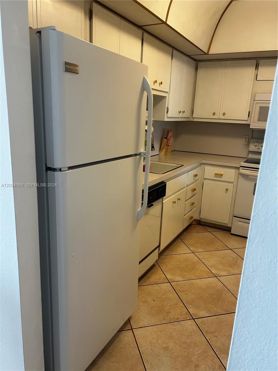 See details 9K 1 / 2 870 sq. ft. $ 2026-09-23 0 Photo