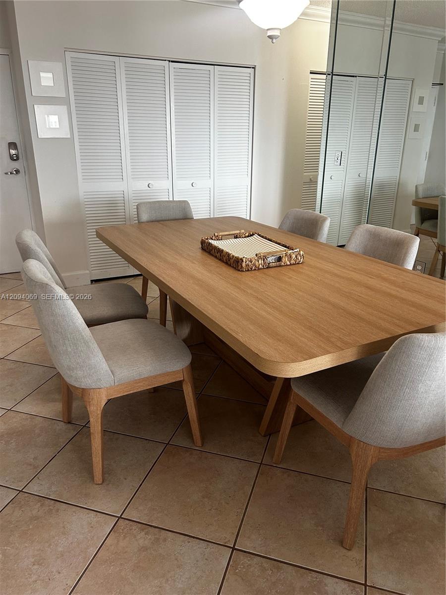 See details 9K 1 / 2 870 sq. ft. $ 2026-09-23 0 Photo