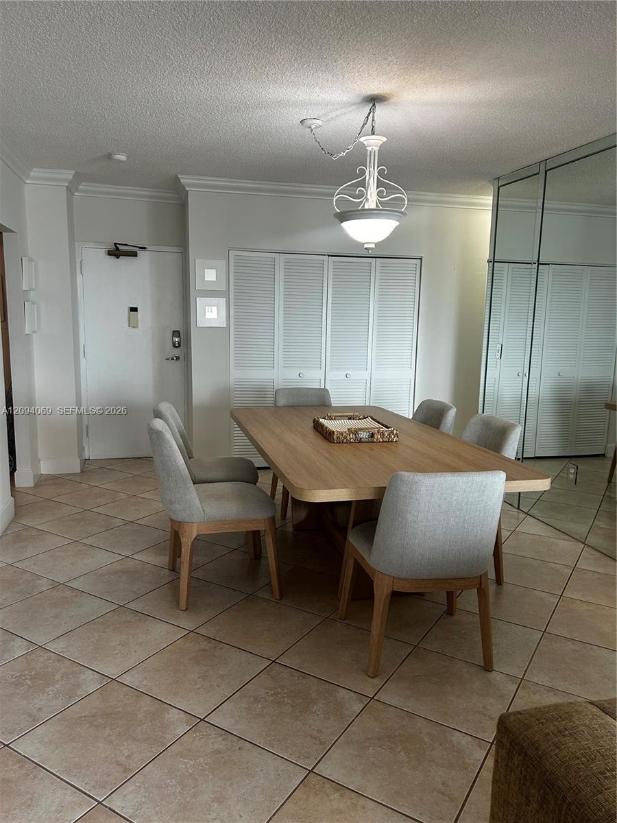 See details 9K 1 / 2 870 sq. ft. $ 2026-09-23 0 Photo