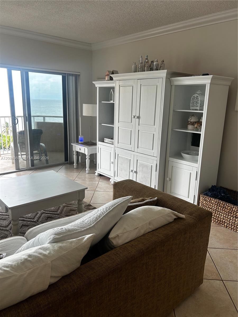 See details 9K 1 / 2 870 sq. ft. $ 2026-09-23 0 Photo