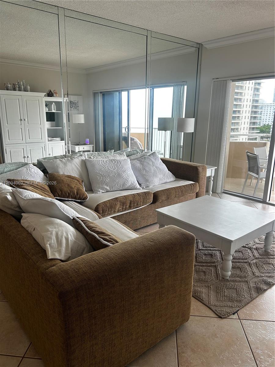See details 9K 1 / 2 870 sq. ft. $ 2026-09-23 0 Photo