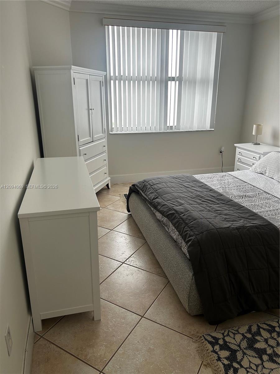 See details 9K 1 / 2 870 sq. ft. $ 2026-09-23 0 Photo