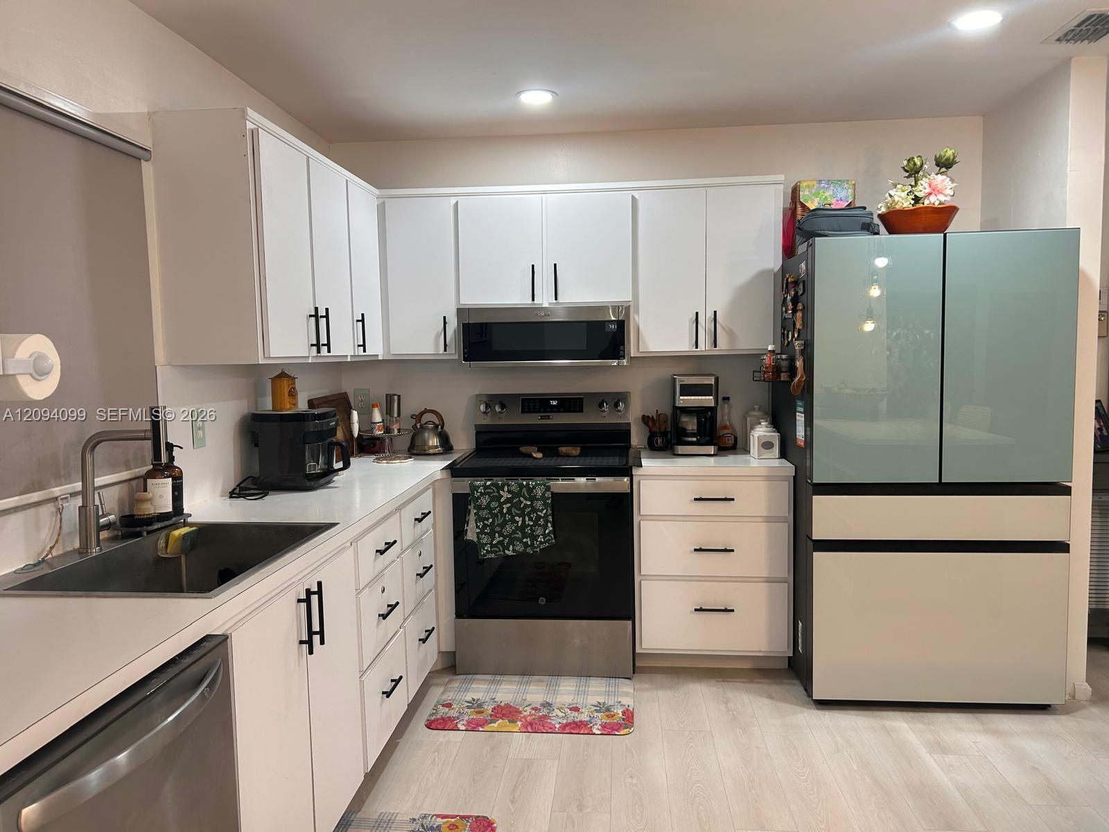 13128 2 / 2 1527 sq. ft. $ 2026-09-23 0 foto