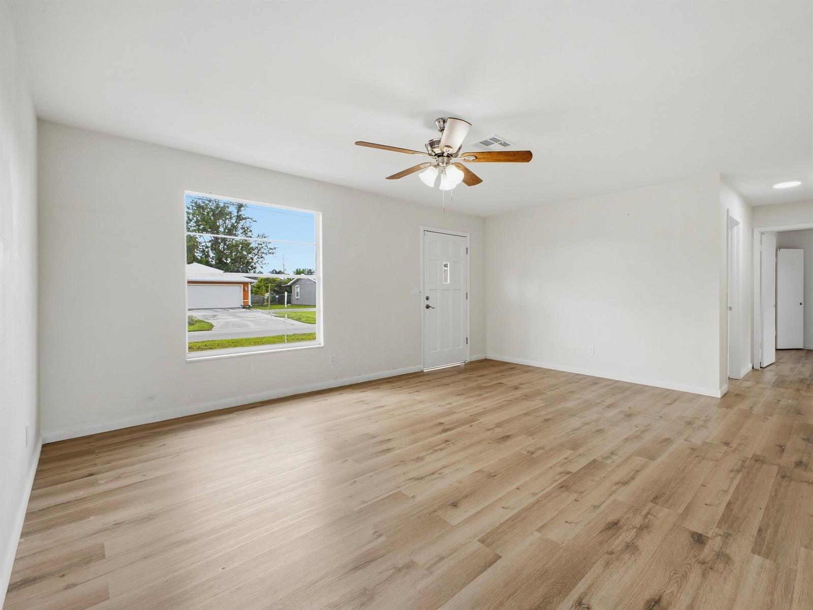 711 3 / 2 1456 sq. ft. $ 2026-09-24 0 foto