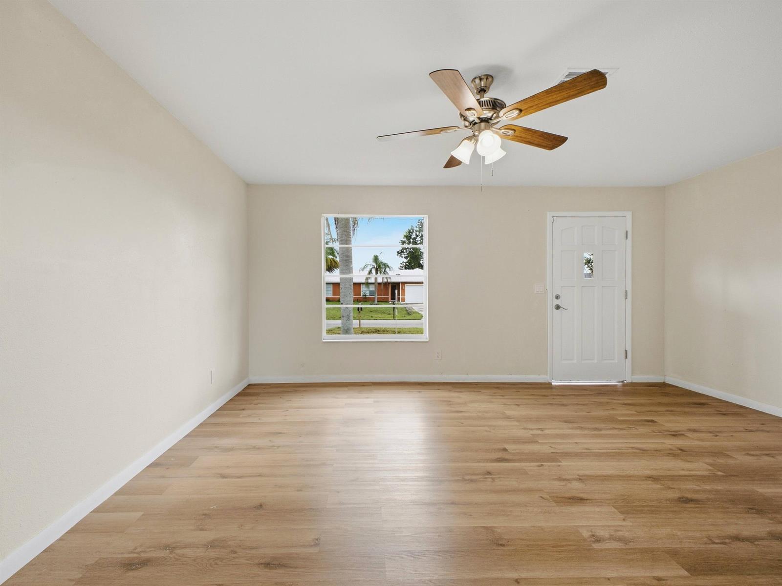 711 3 / 2 1456 sq. ft. $ 2026-09-24 0 foto