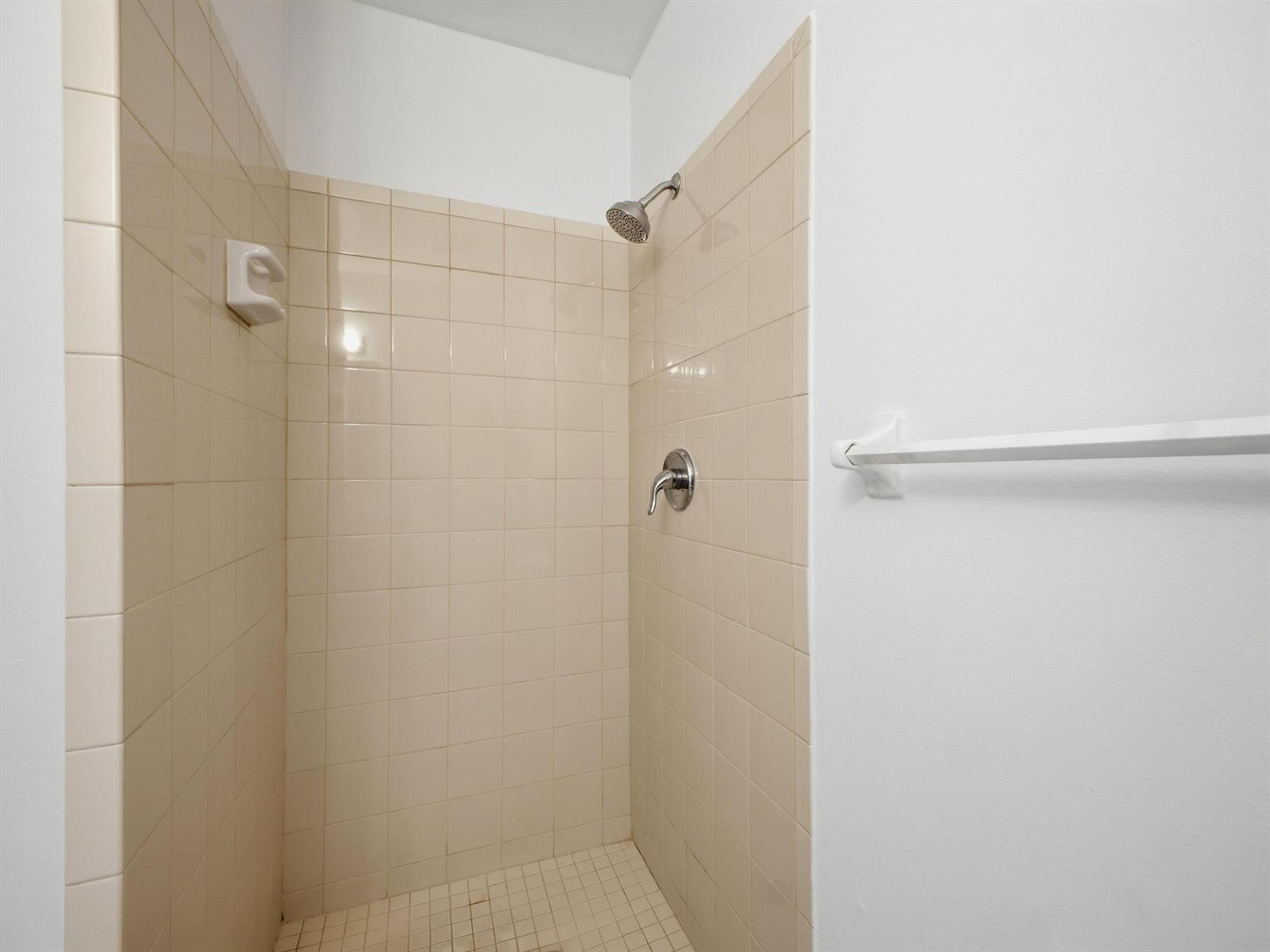 711 3 / 2 1456 sq. ft. $ 2026-09-24 0 foto