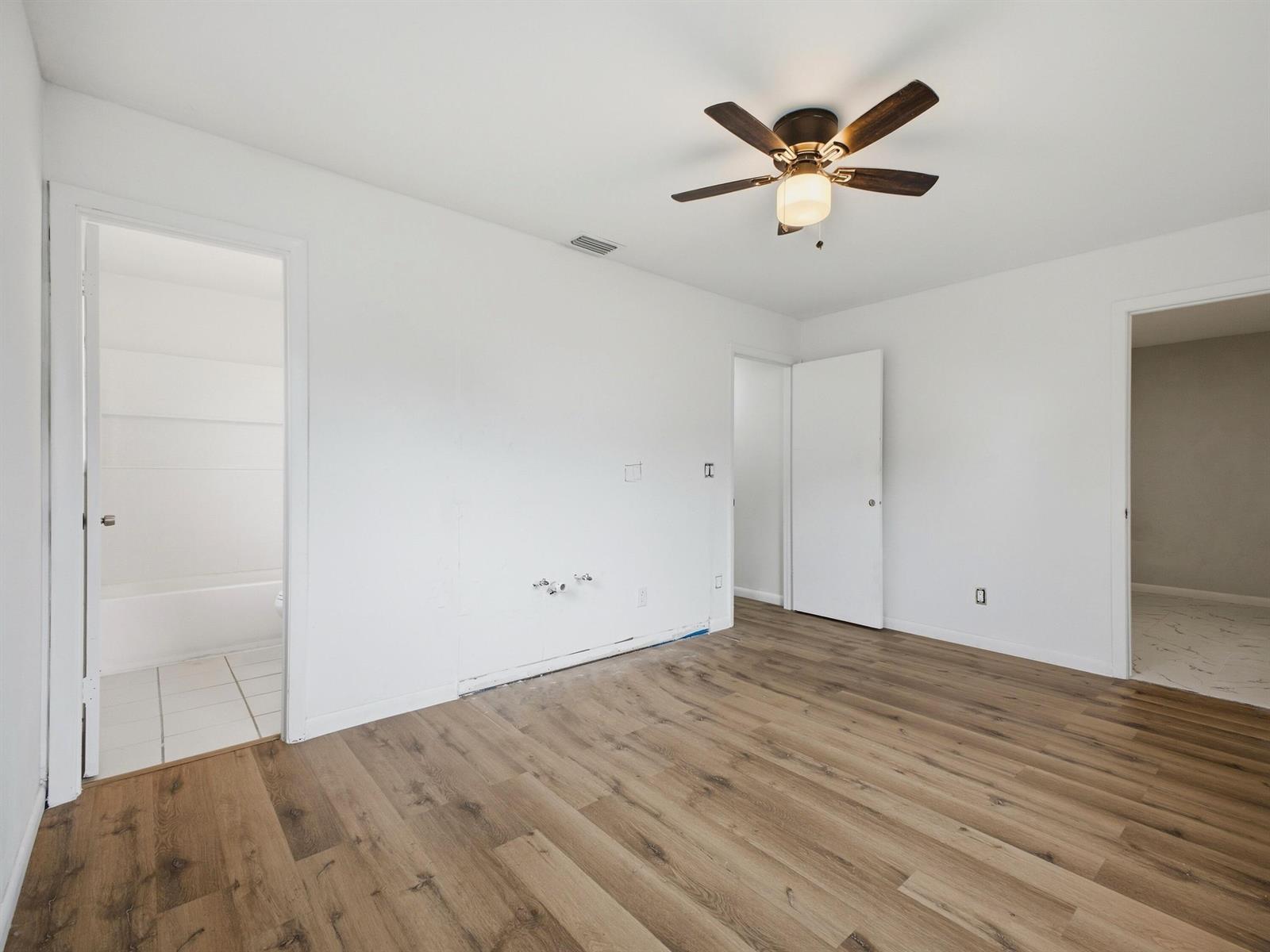 711 3 / 2 1456 sq. ft. $ 2026-09-24 0 foto