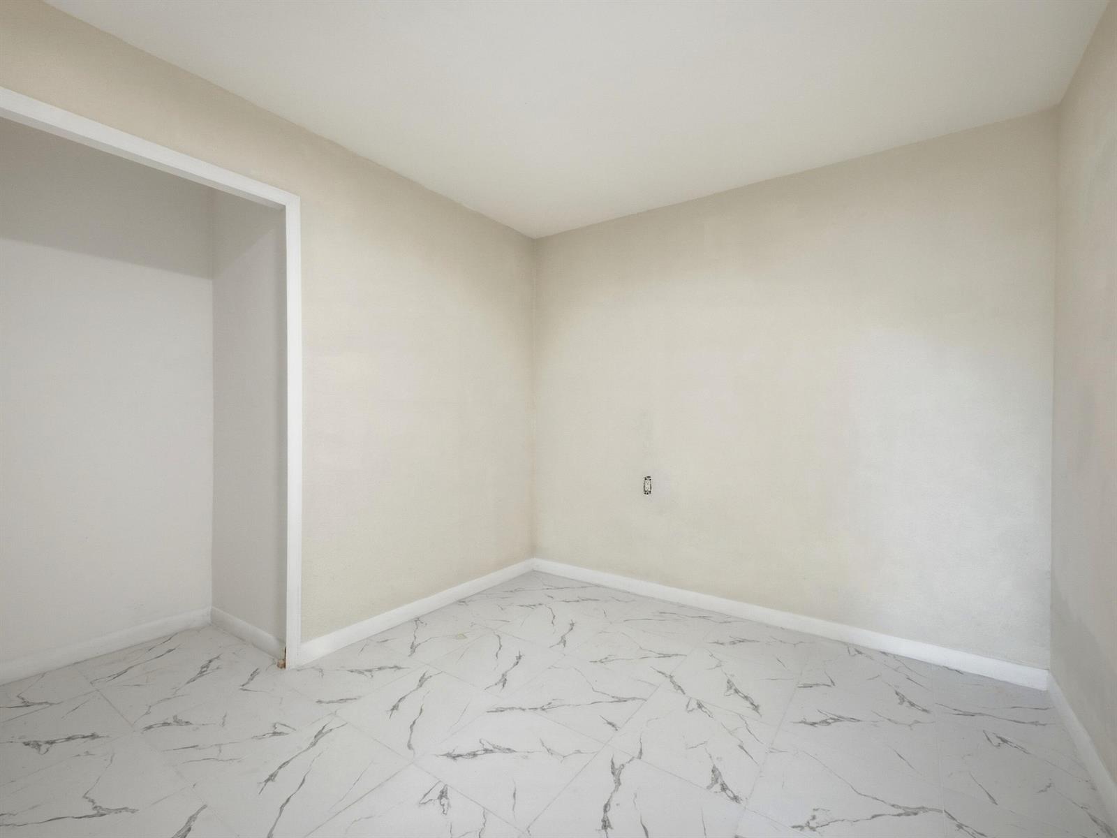 711 3 / 2 1456 sq. ft. $ 2026-09-24 0 foto
