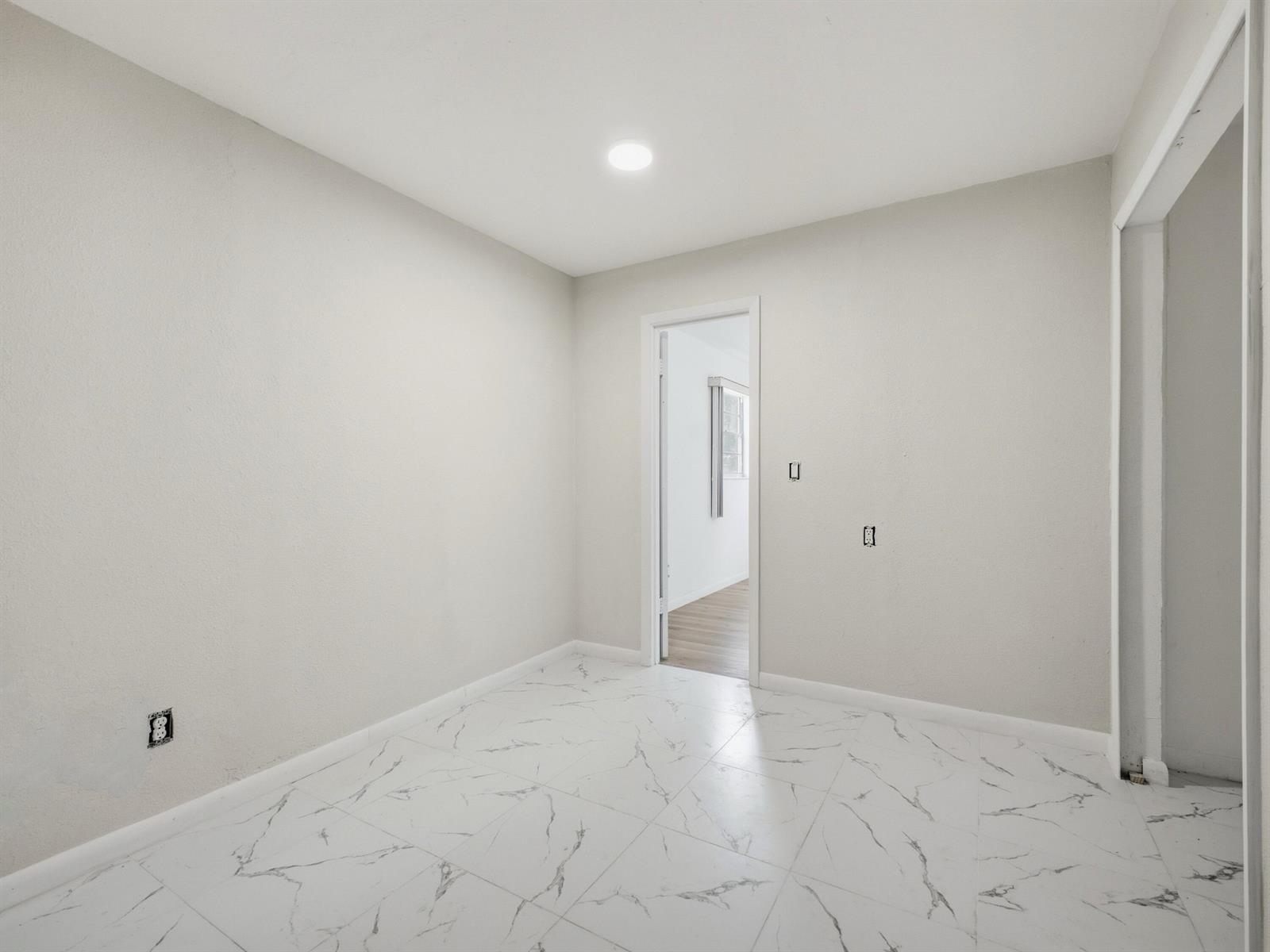 711 3 / 2 1456 sq. ft. $ 2026-09-24 0 foto