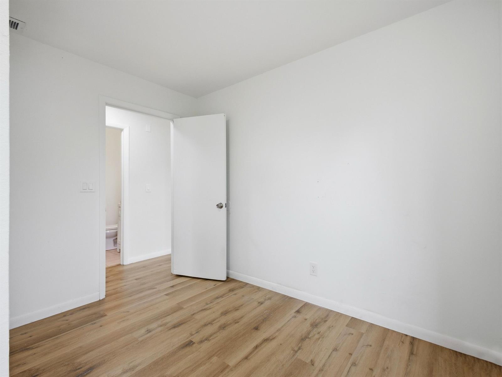 711 3 / 2 1456 sq. ft. $ 2026-09-24 0 foto