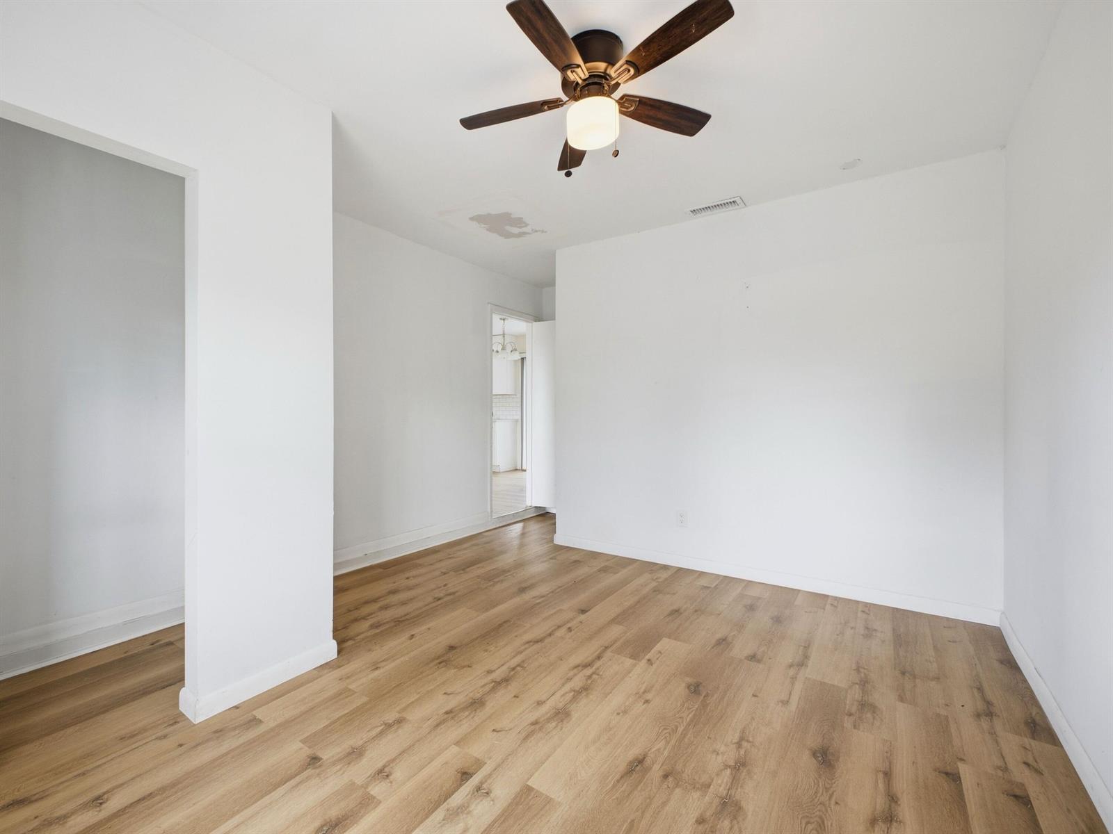 711 3 / 2 1456 sq. ft. $ 2026-09-24 0 foto