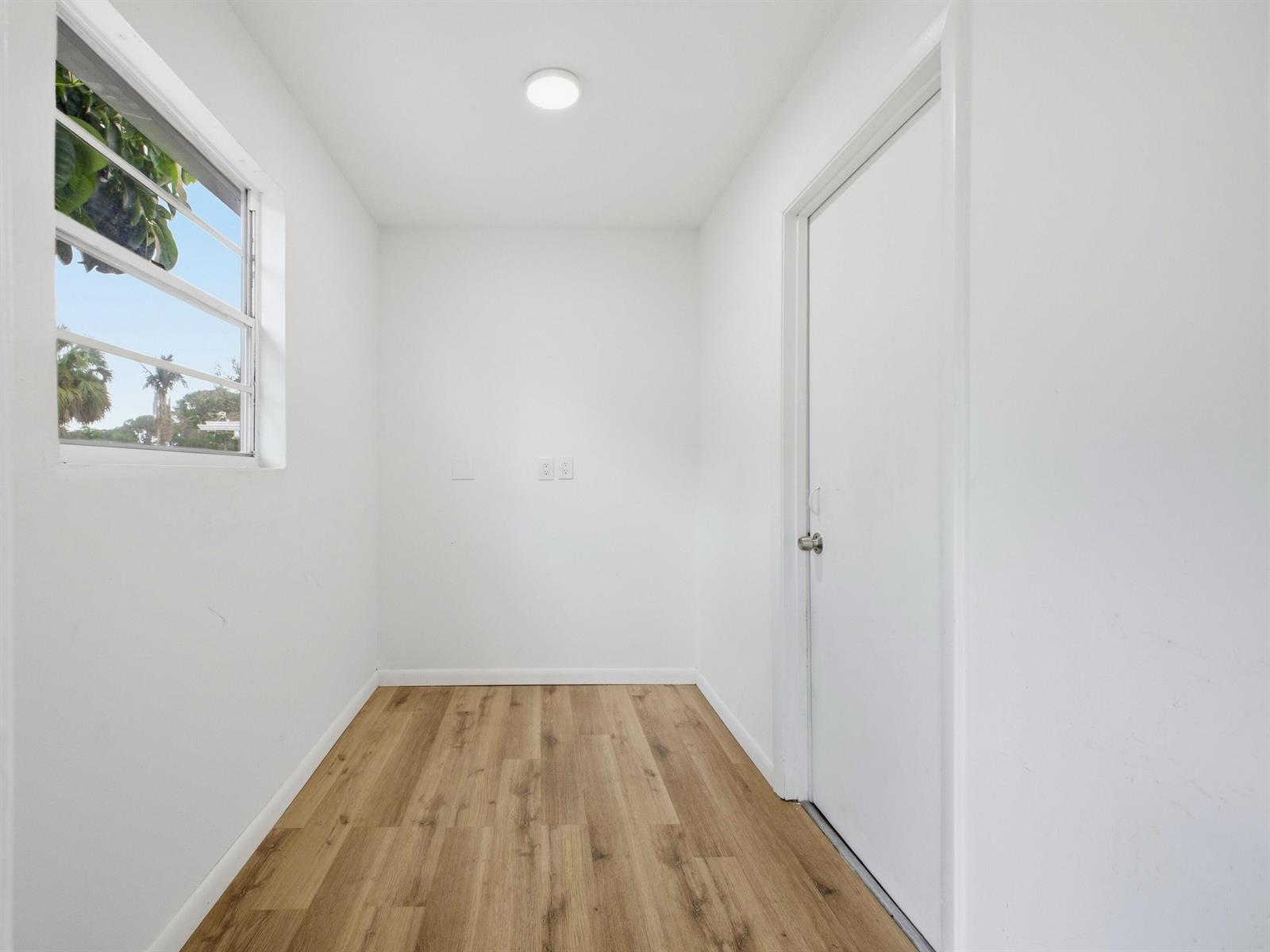 711 3 / 2 1456 sq. ft. $ 2026-09-24 0 foto