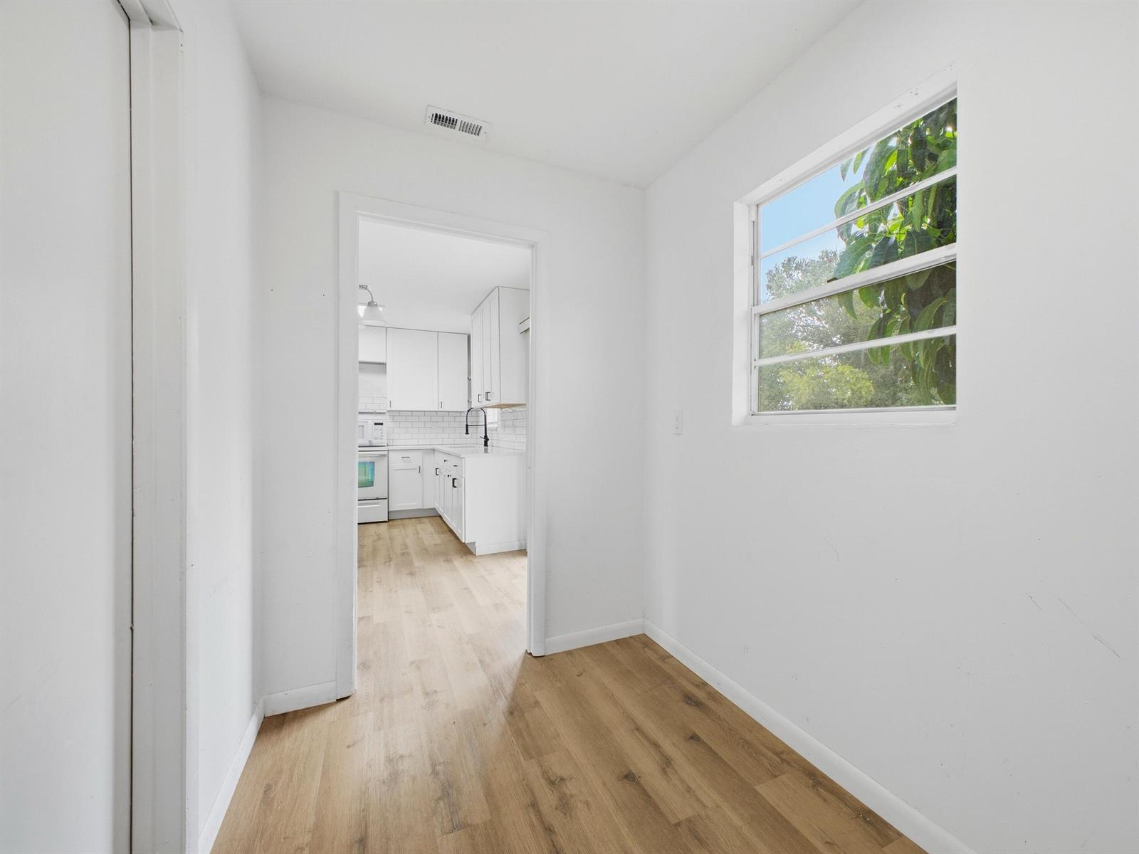 711 3 / 2 1456 sq. ft. $ 2026-09-24 0 foto