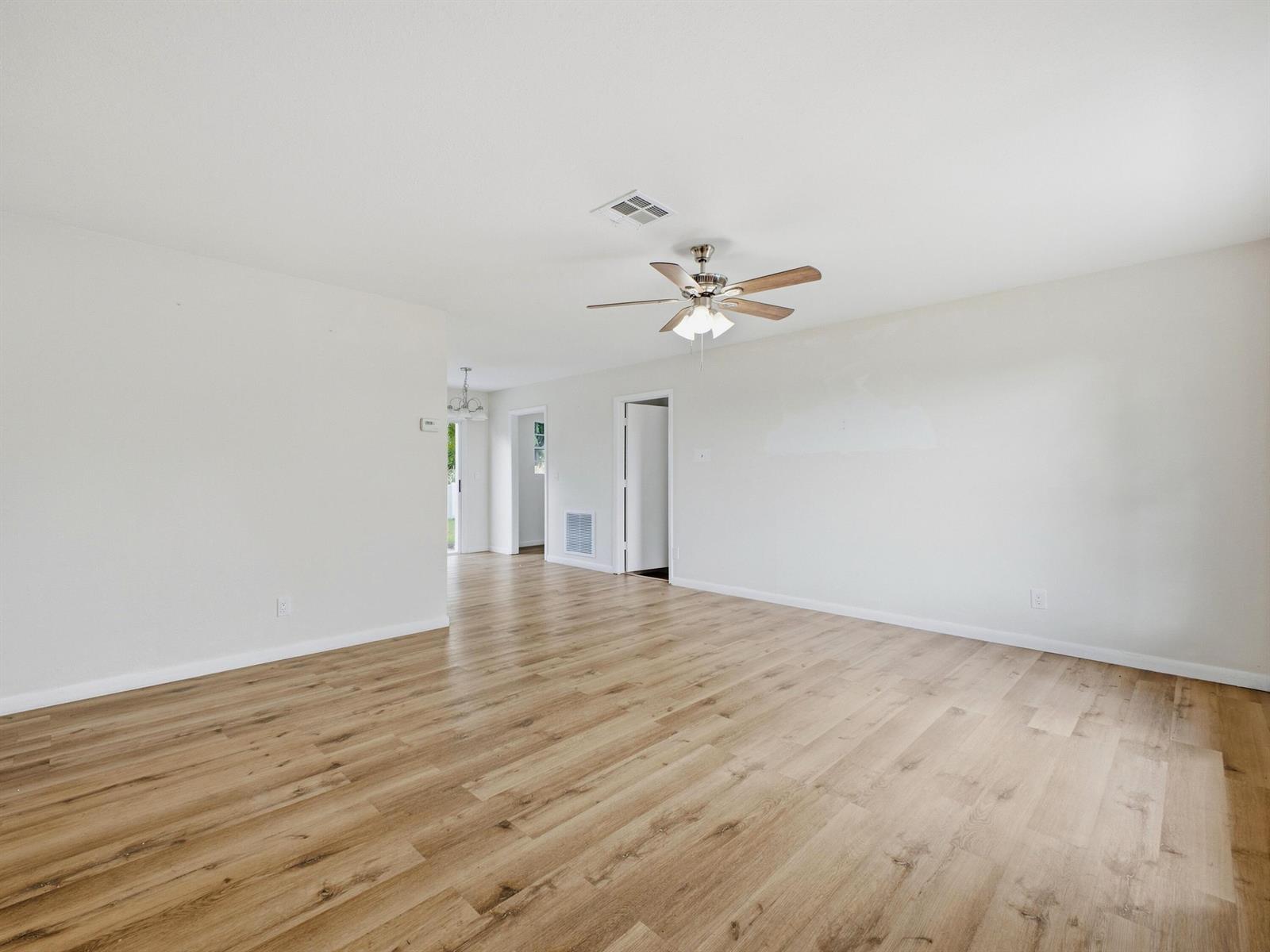 711 3 / 2 1456 sq. ft. $ 2026-09-24 0 foto