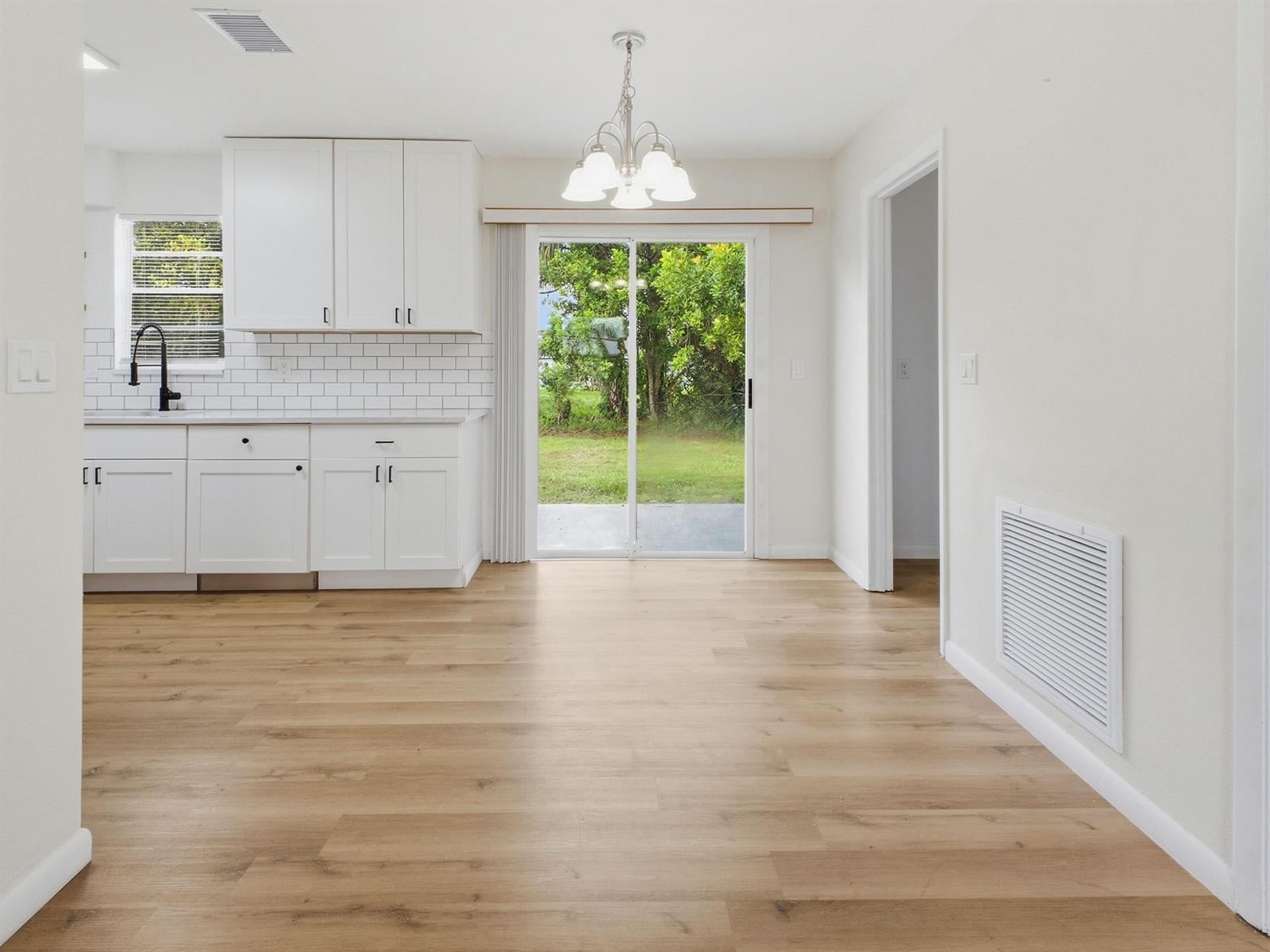 711 3 / 2 1456 sq. ft. $ 2026-09-24 0 foto