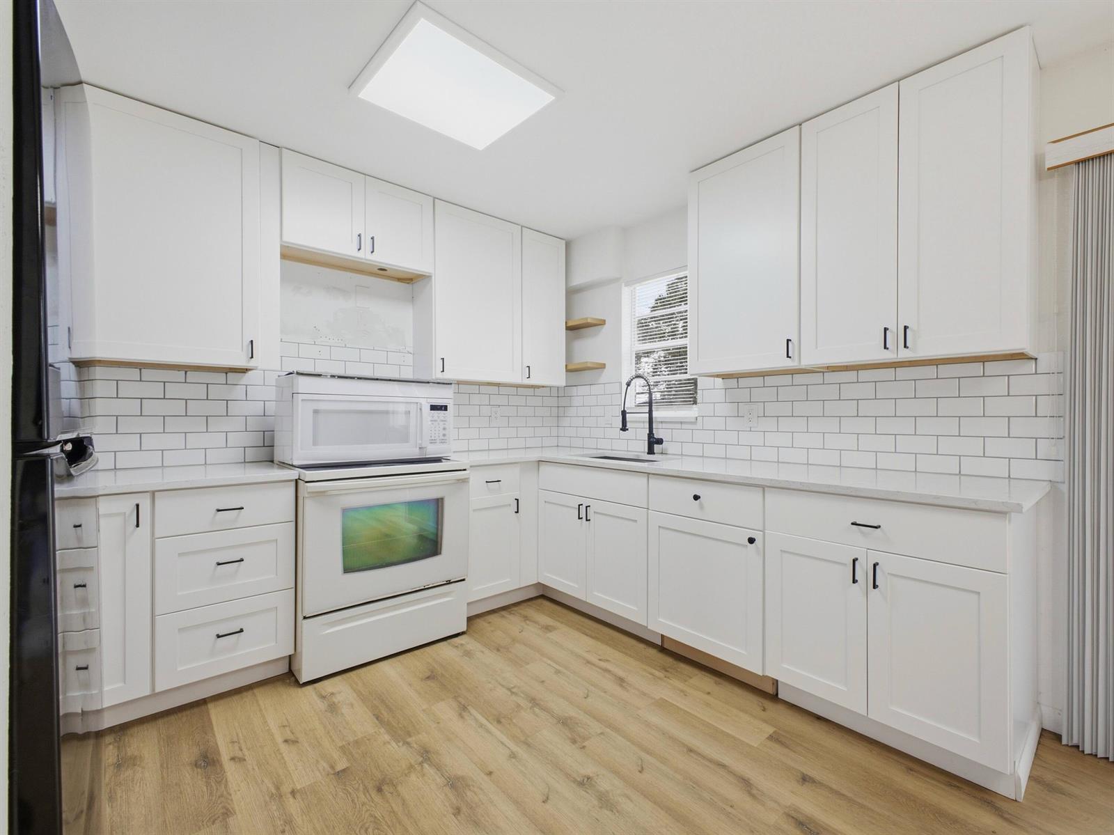 711 3 / 2 1456 sq. ft. $ 2026-09-24 0 foto