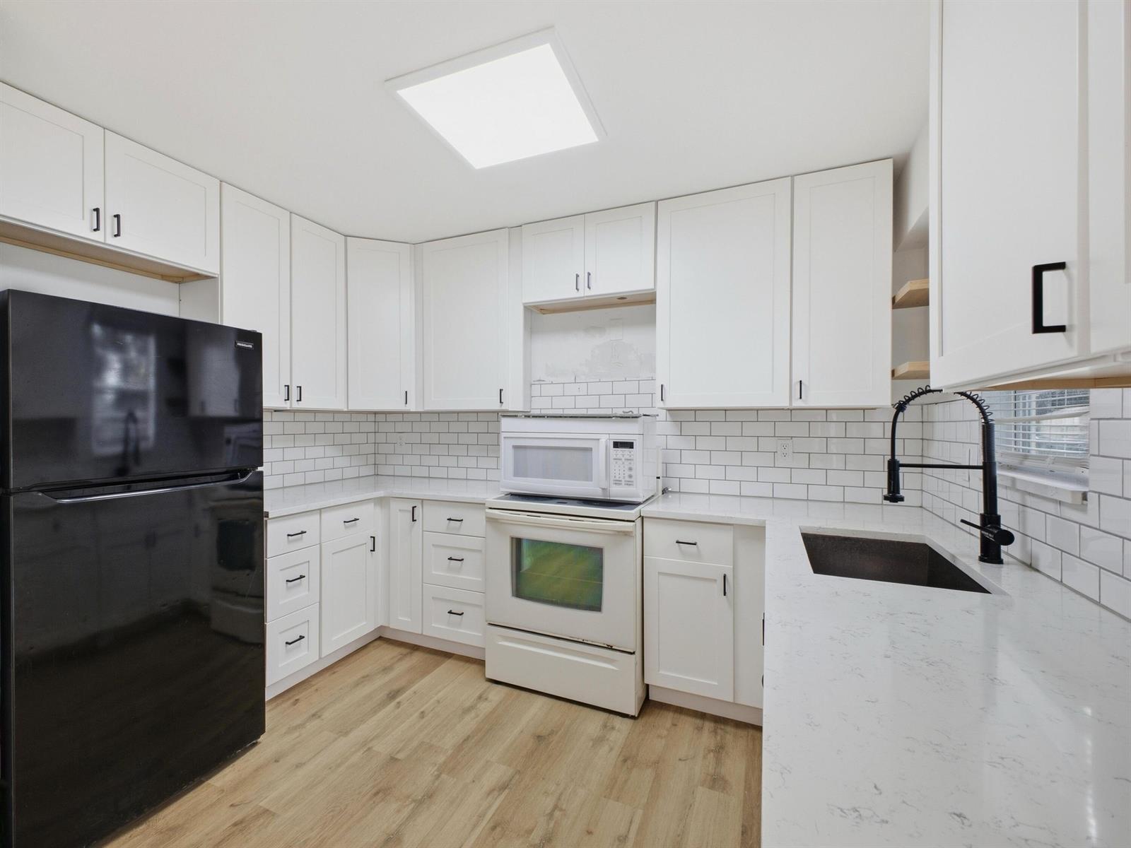 711 3 / 2 1456 sq. ft. $ 2026-09-24 0 foto