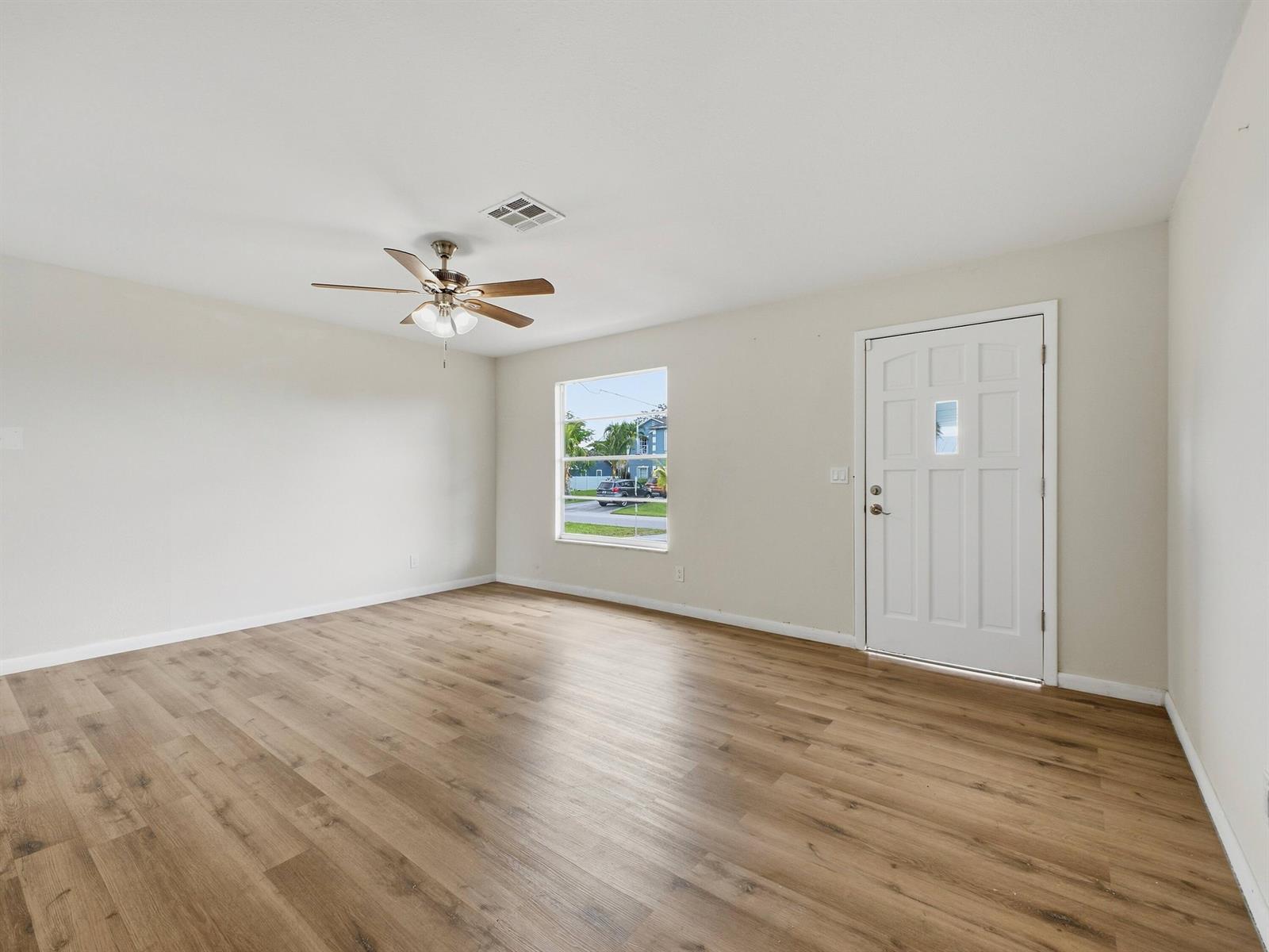 711 3 / 2 1456 sq. ft. $ 2026-09-24 0 foto