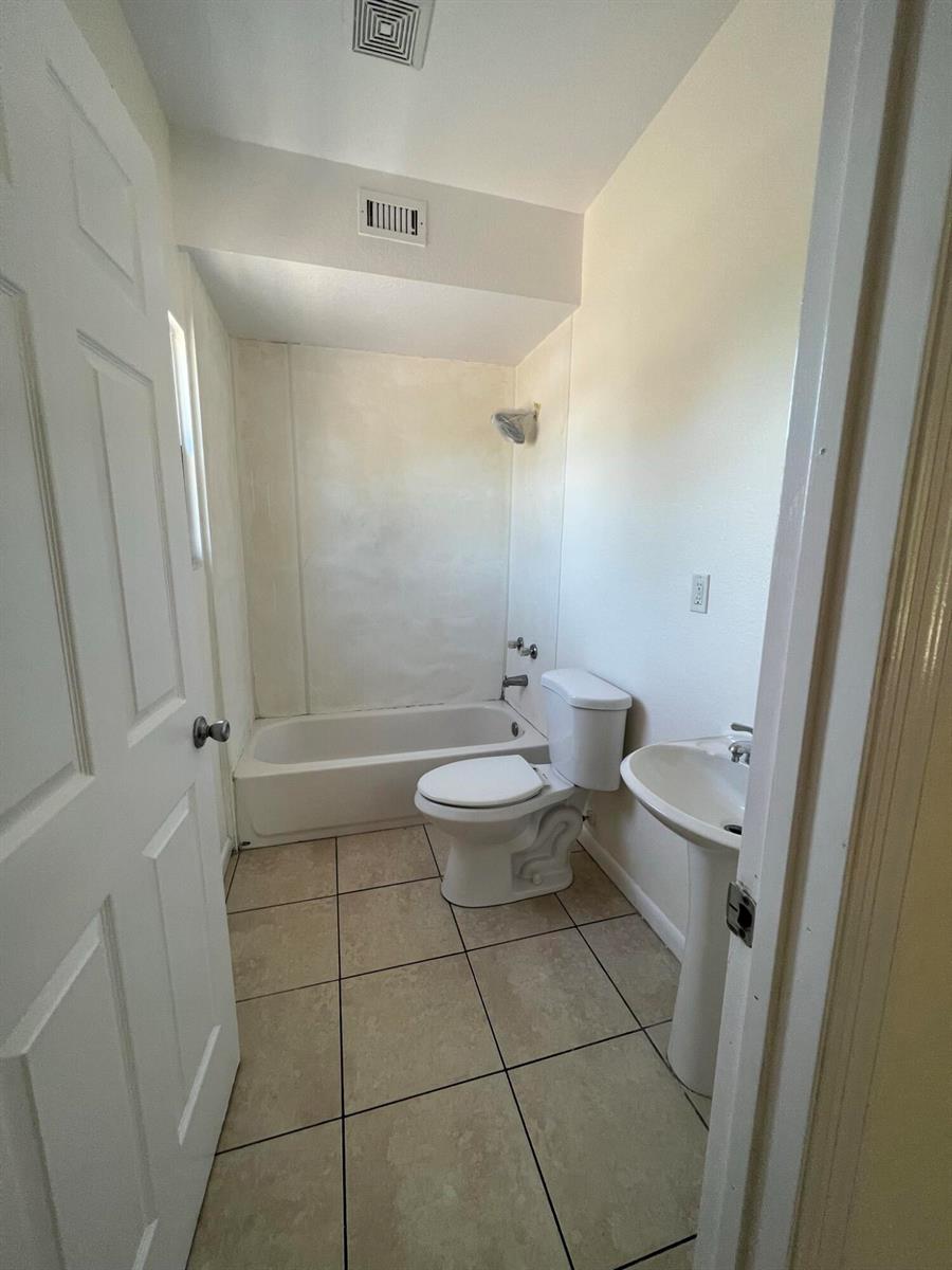 Ver detalles / 0 2216 sq. ft. $ 2026-09-24 0 foto