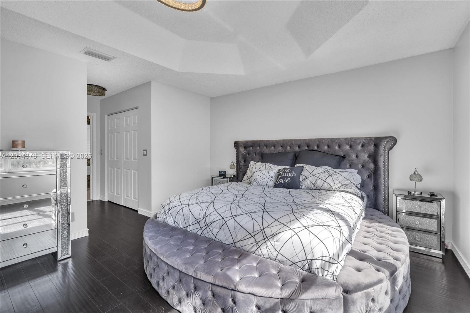 Ver detalles 16356 4 / 3 2383 sq. ft. $ 2026-09-23 0 foto