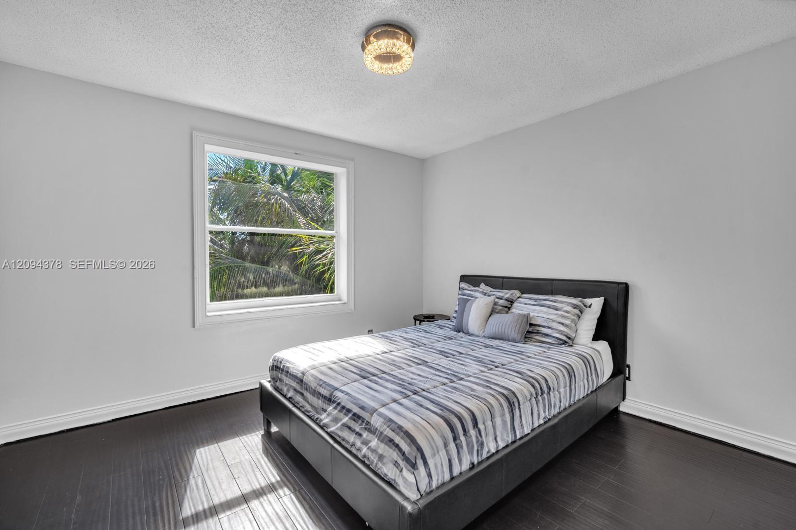 Ver detalles 16356 4 / 3 2383 sq. ft. $ 2026-09-23 0 foto