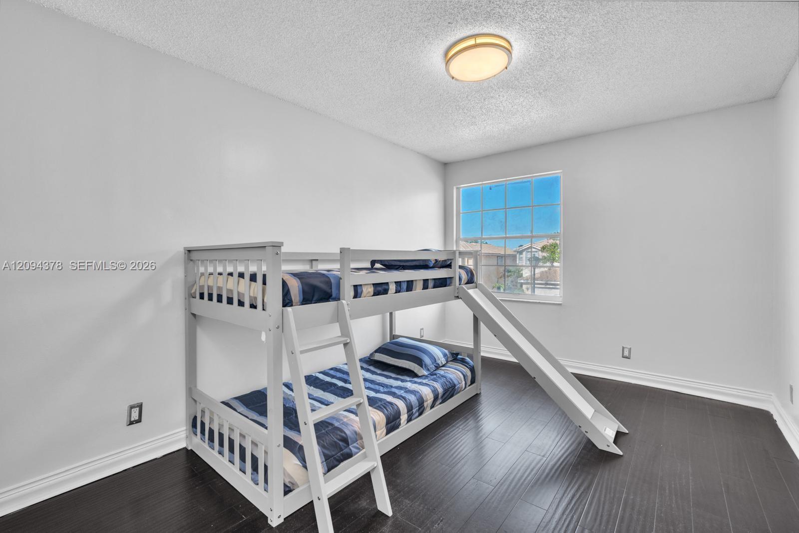 Ver detalles 16356 4 / 3 2383 sq. ft. $ 2026-09-23 0 foto