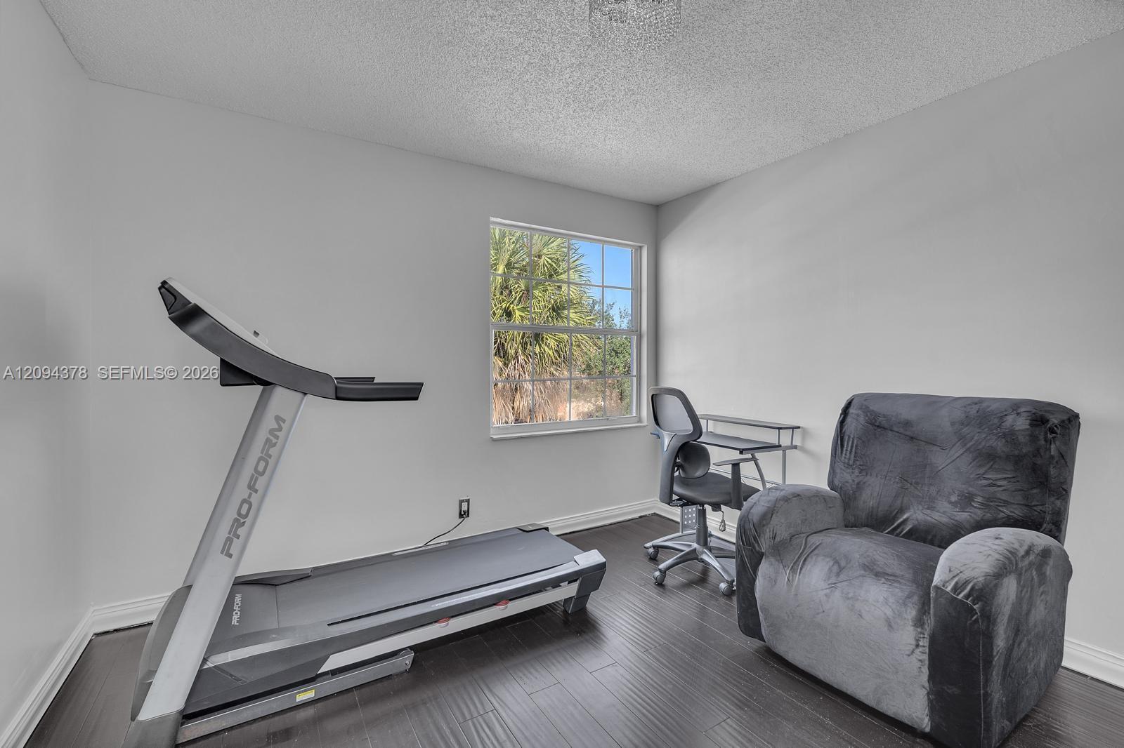 Ver detalles 16356 4 / 3 2383 sq. ft. $ 2026-09-23 0 foto