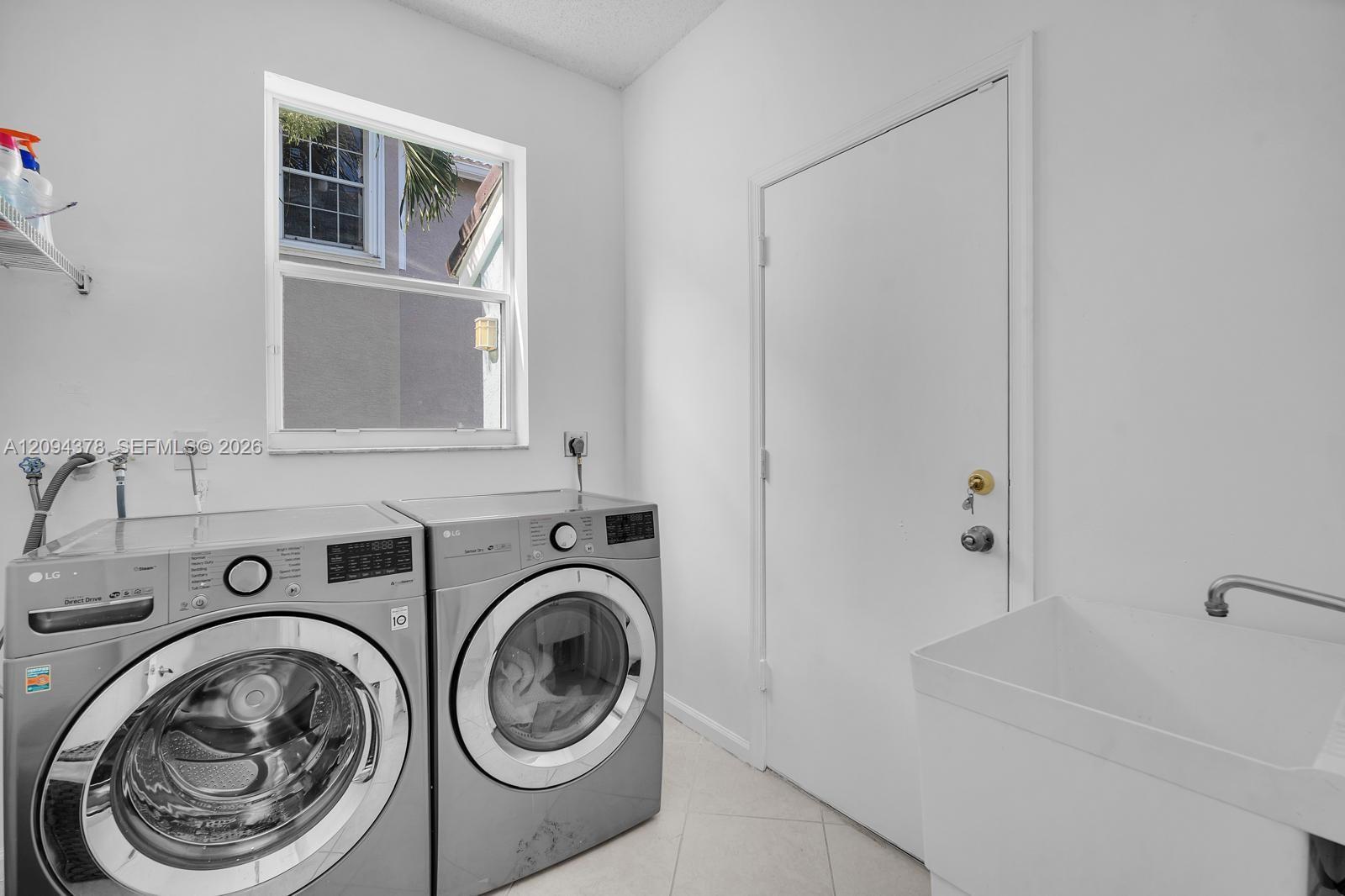 Ver detalles 16356 4 / 3 2383 sq. ft. $ 2026-09-23 0 foto