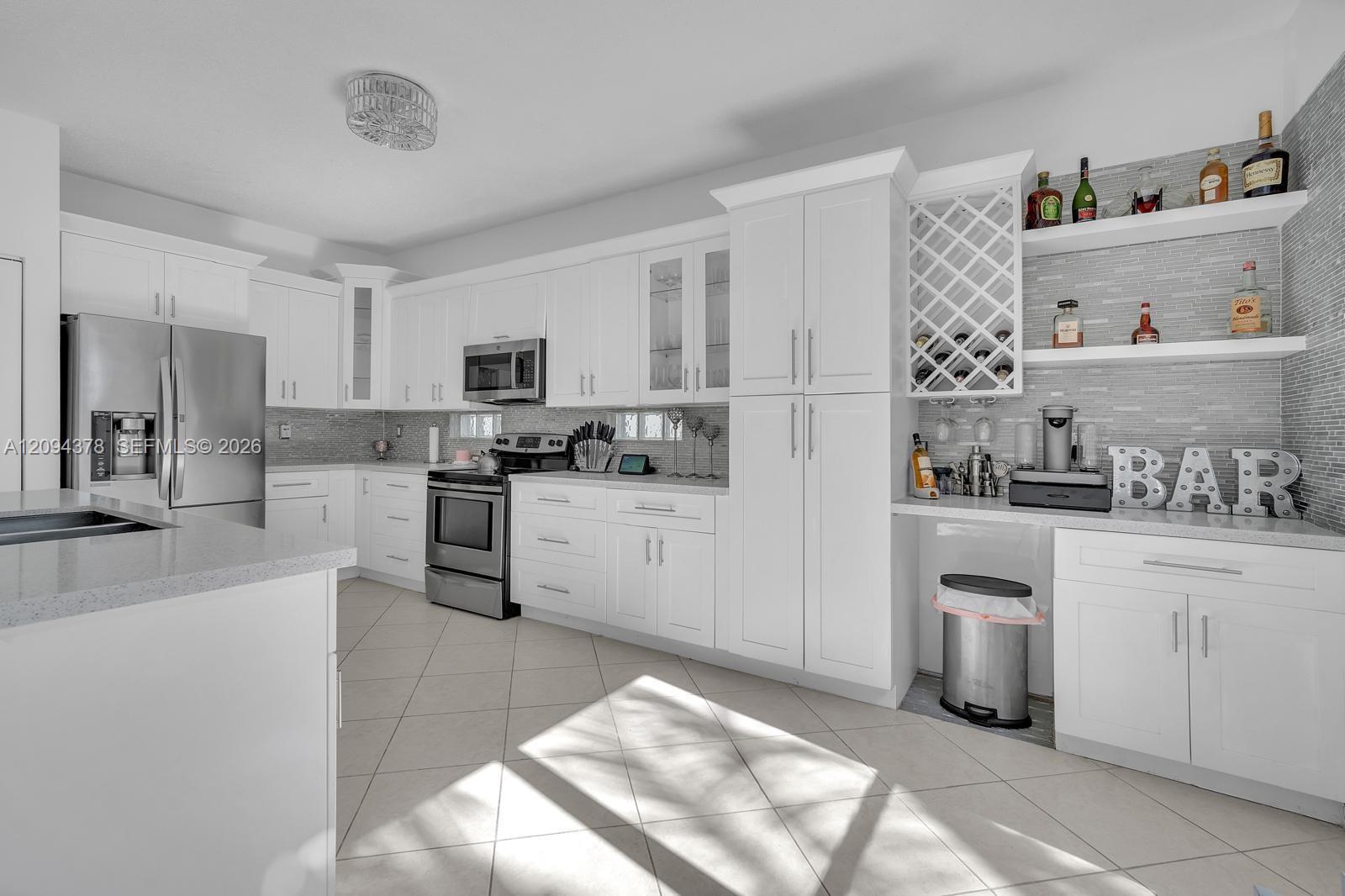 Ver detalles 16356 4 / 3 2383 sq. ft. $ 2026-09-23 0 foto