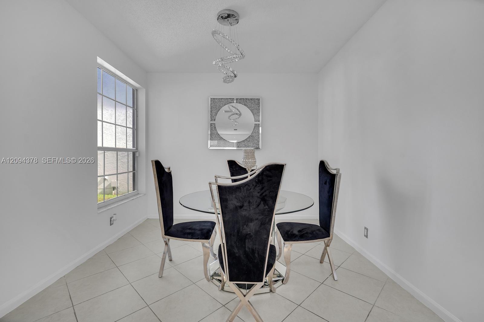 Ver detalles 16356 4 / 3 2383 sq. ft. $ 2026-09-23 0 foto