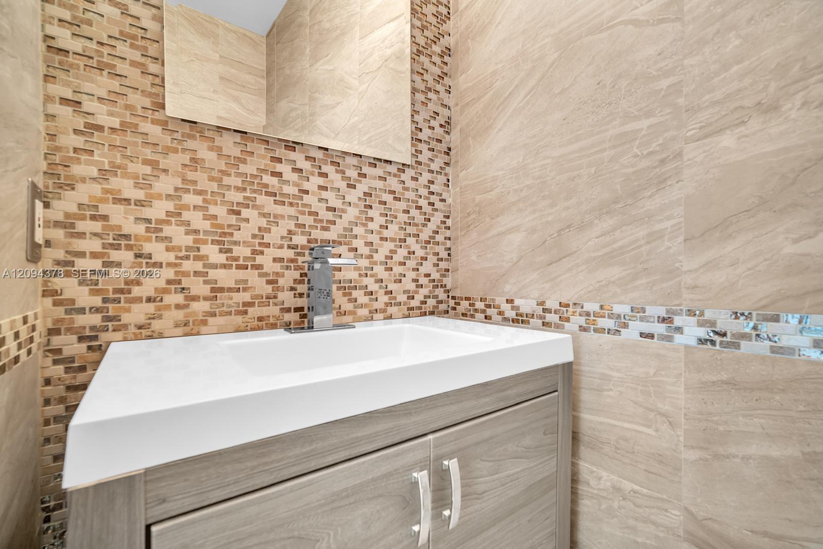 Ver detalles 16356 4 / 3 2383 sq. ft. $ 2026-09-23 0 foto