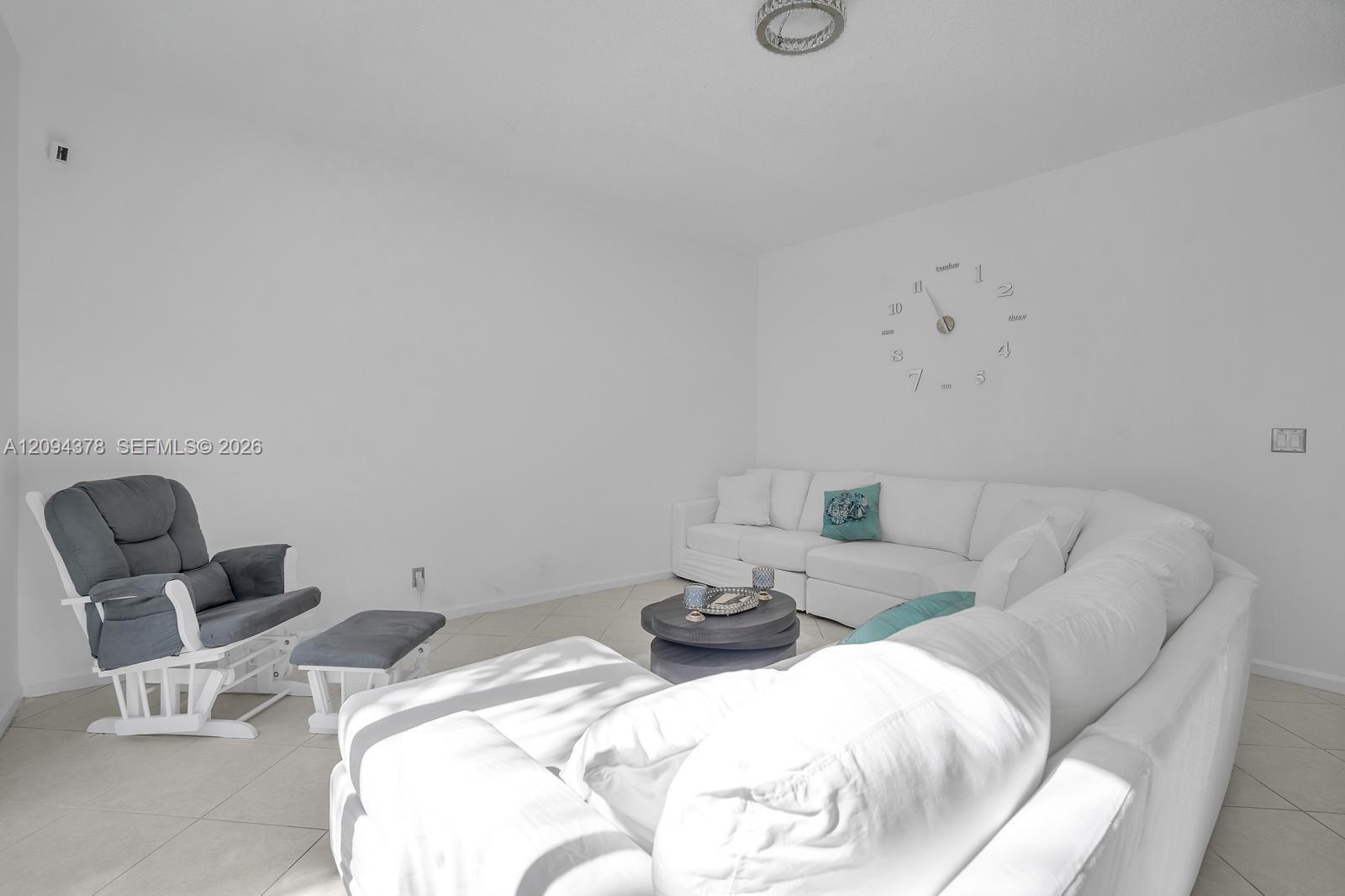 Ver detalles 16356 4 / 3 2383 sq. ft. $ 2026-09-23 0 foto