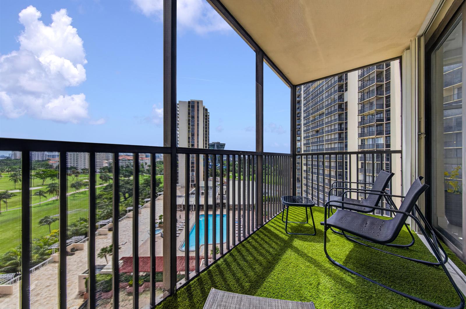 Balcony Pool &amp; Golf Course View