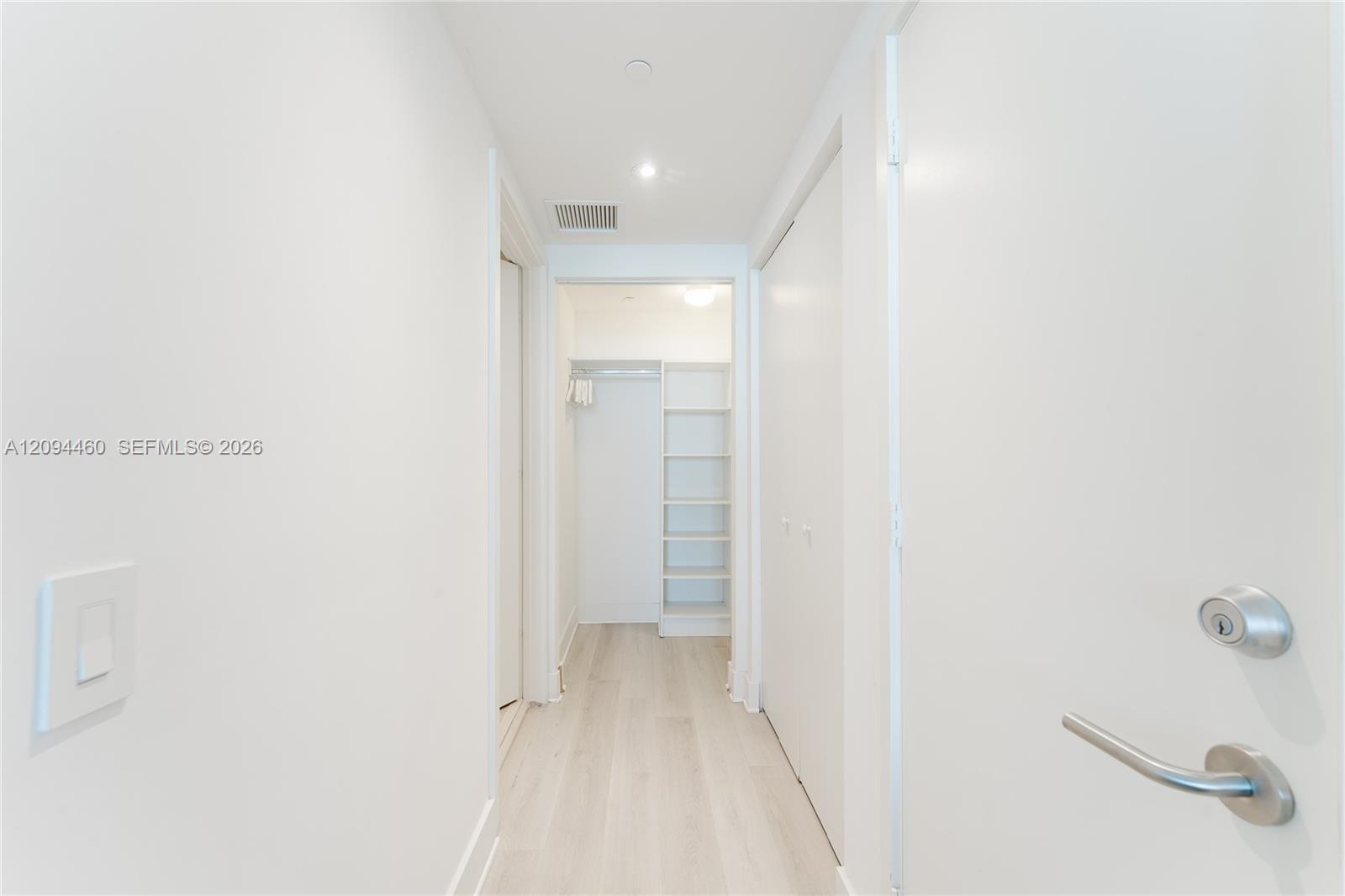3008 2 / 2 1275 sq. ft. $ 2026-09-23 0 foto