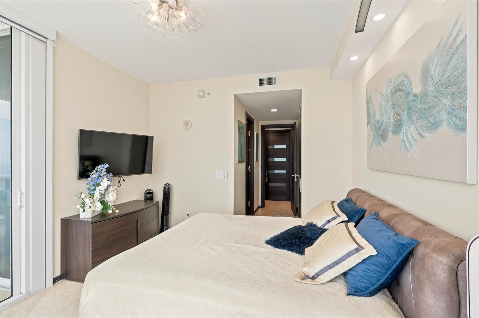 3704 2 /  2174 sq. ft. $ 2026-09-24 0 foto