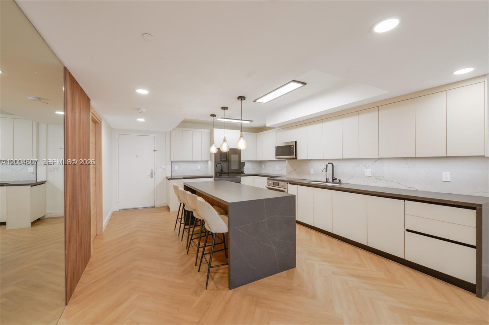3702 3 / 3 1841 sq. ft. $ 2026-09-23 0 foto