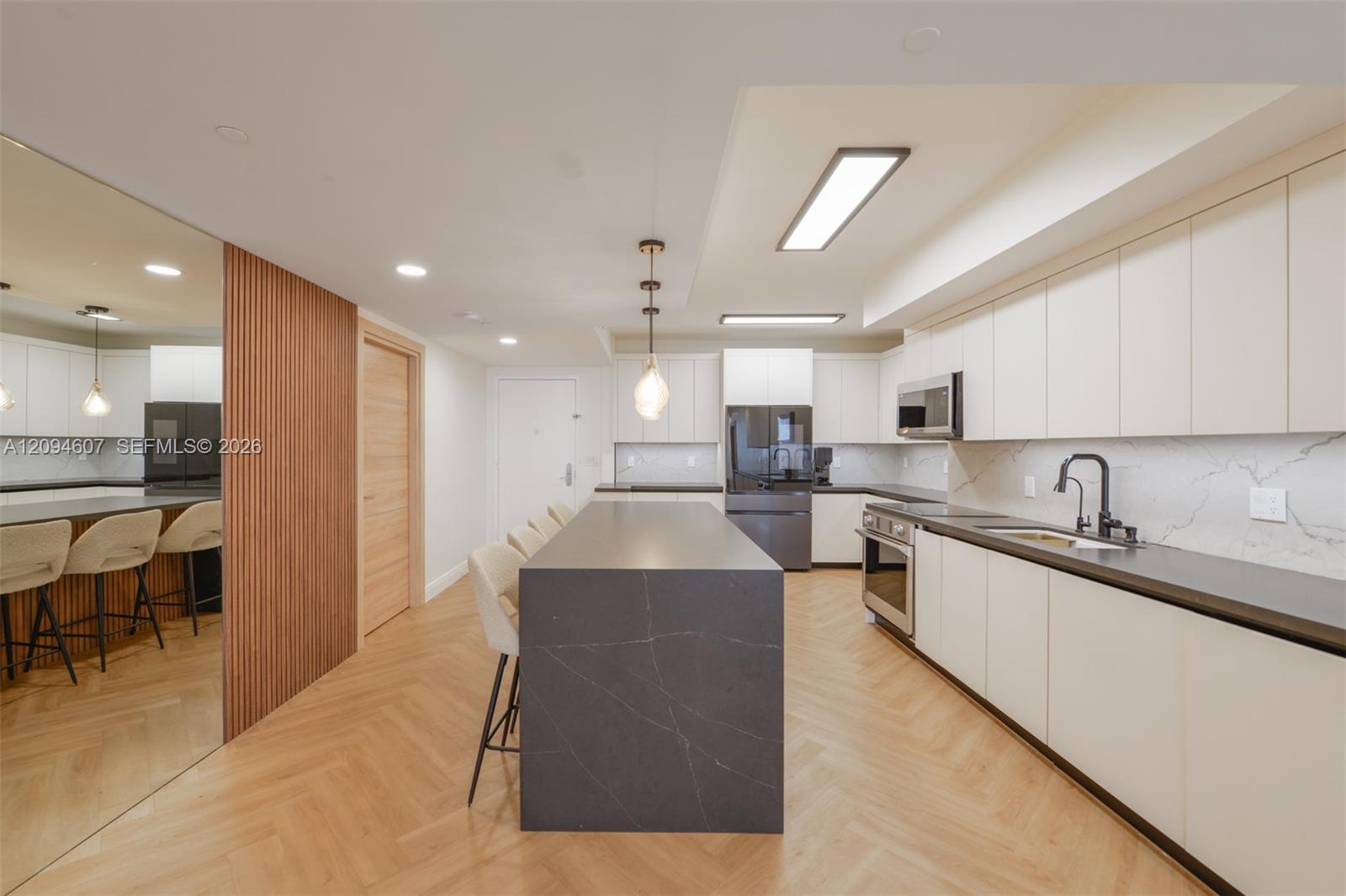 3702 3 / 3 1841 sq. ft. $ 2026-09-23 0 foto