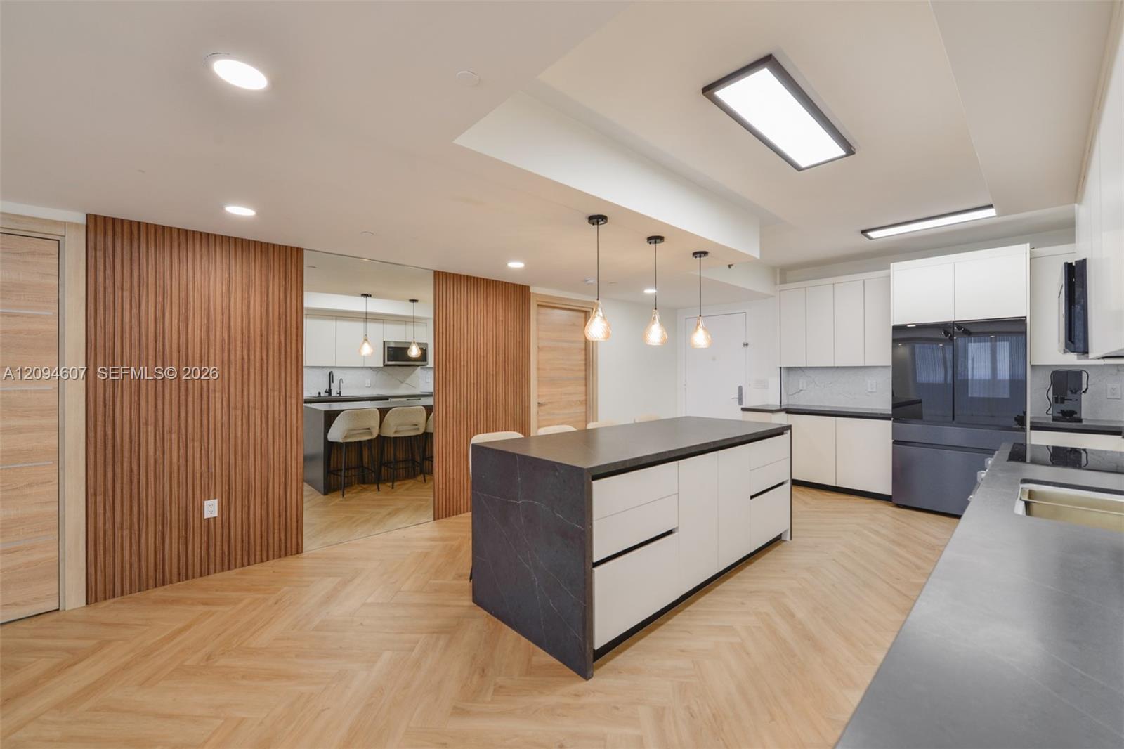 3702 3 / 3 1841 sq. ft. $ 2026-09-23 0 foto