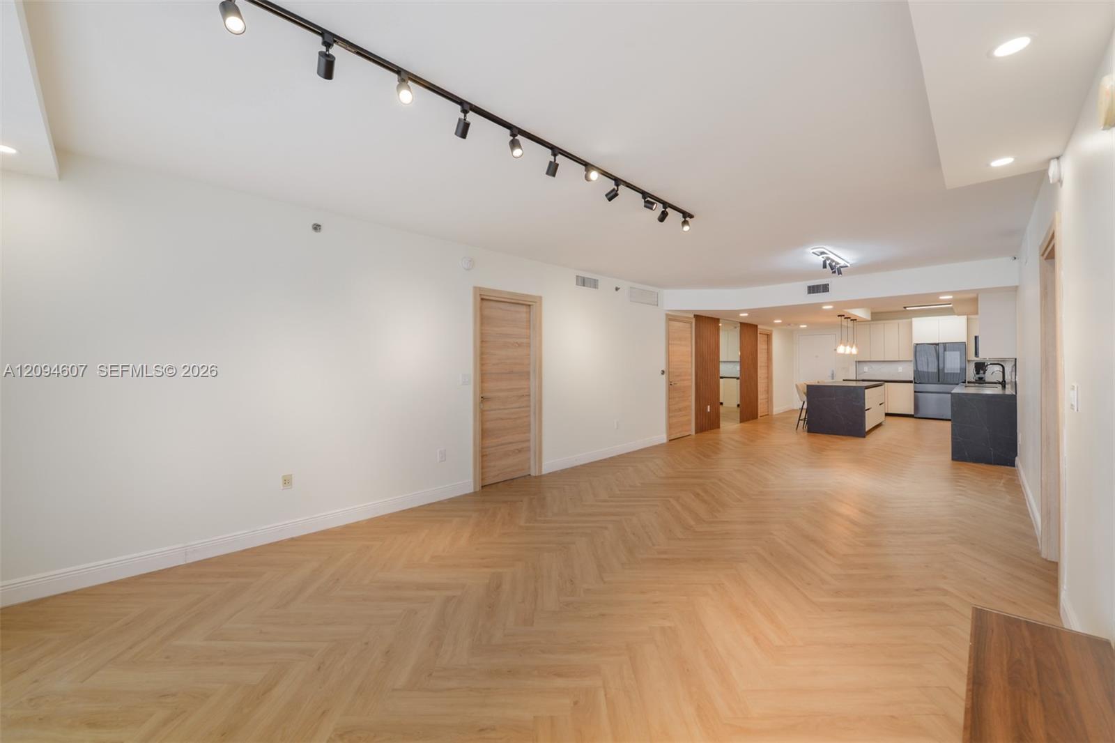 3702 3 / 3 1841 sq. ft. $ 2026-09-23 0 foto