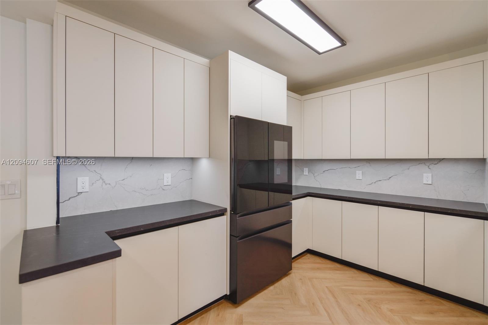 3702 3 / 3 1841 sq. ft. $ 2026-09-23 0 foto