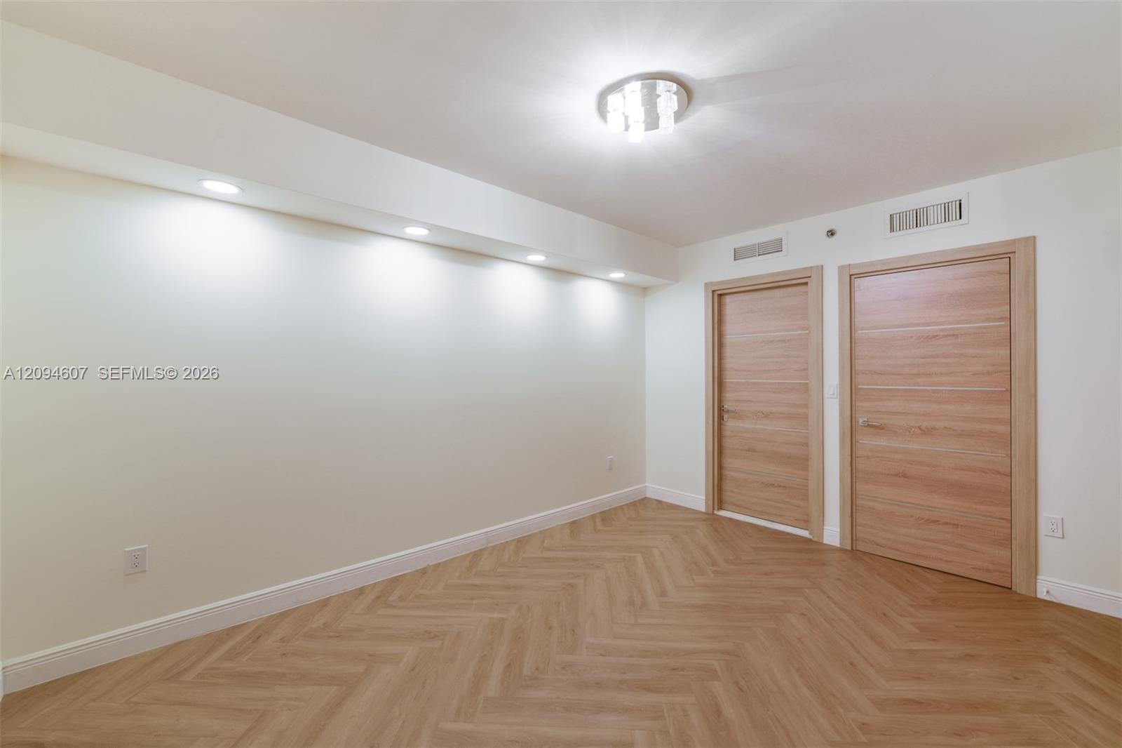 3702 3 / 3 1841 sq. ft. $ 2026-09-23 0 foto