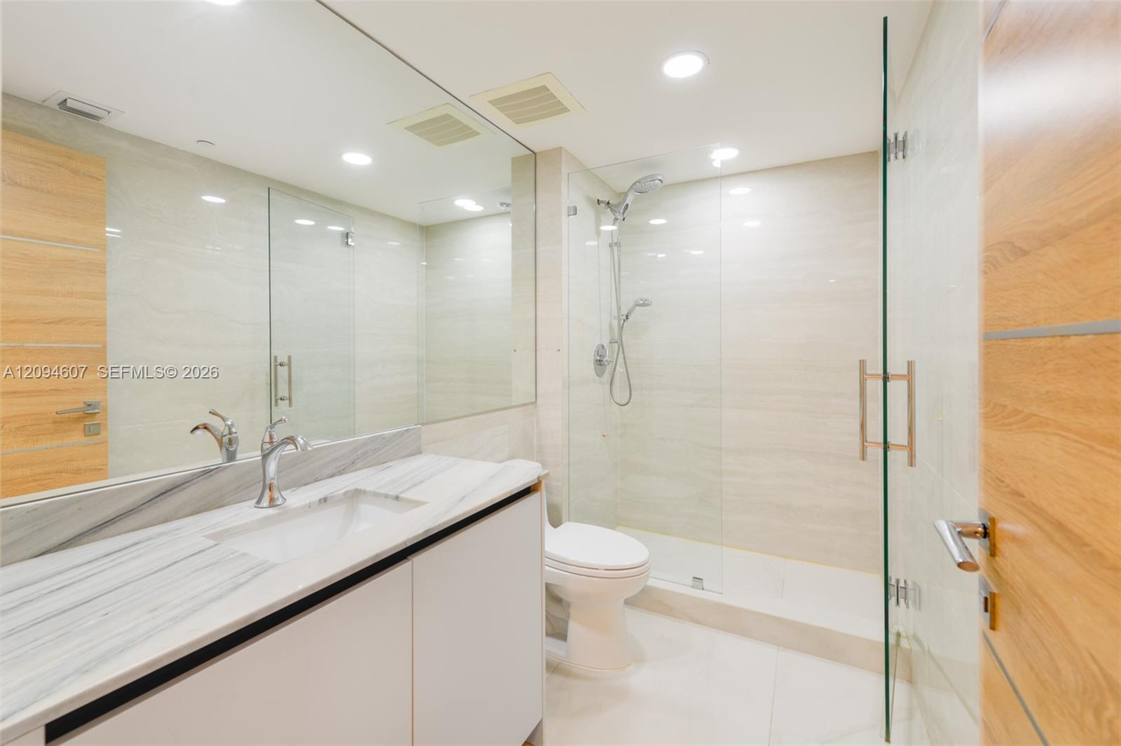 3702 3 / 3 1841 sq. ft. $ 2026-09-23 0 foto
