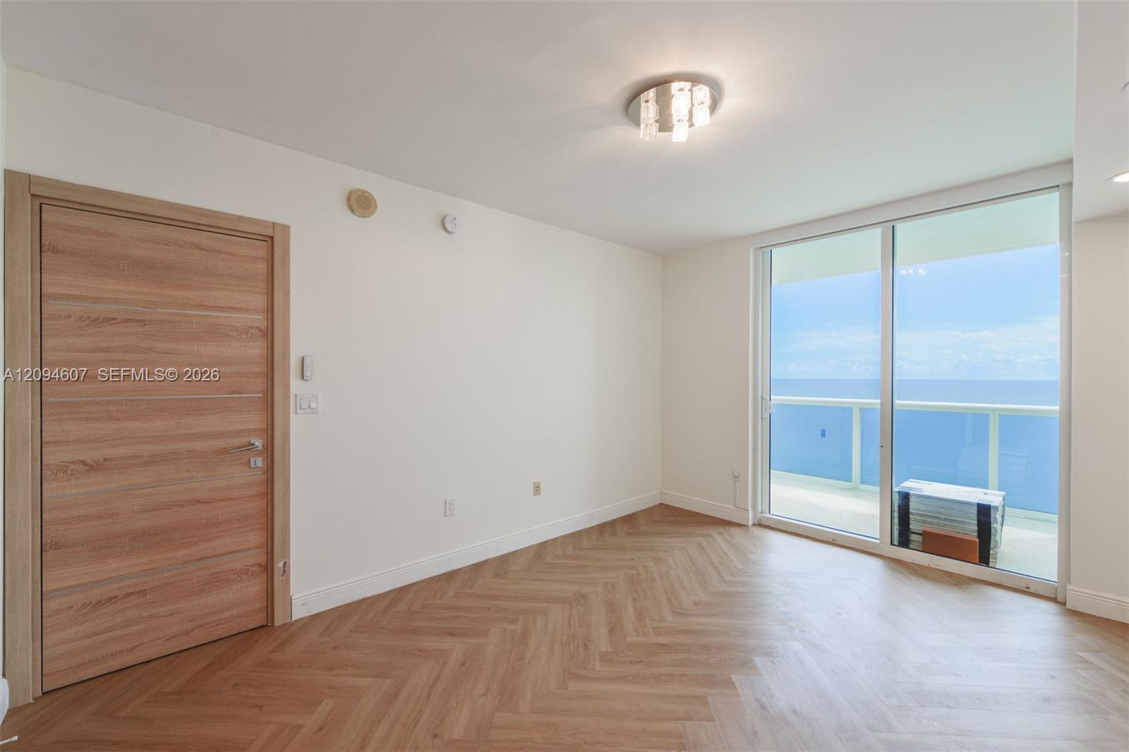 3702 3 / 3 1841 sq. ft. $ 2026-09-23 0 foto