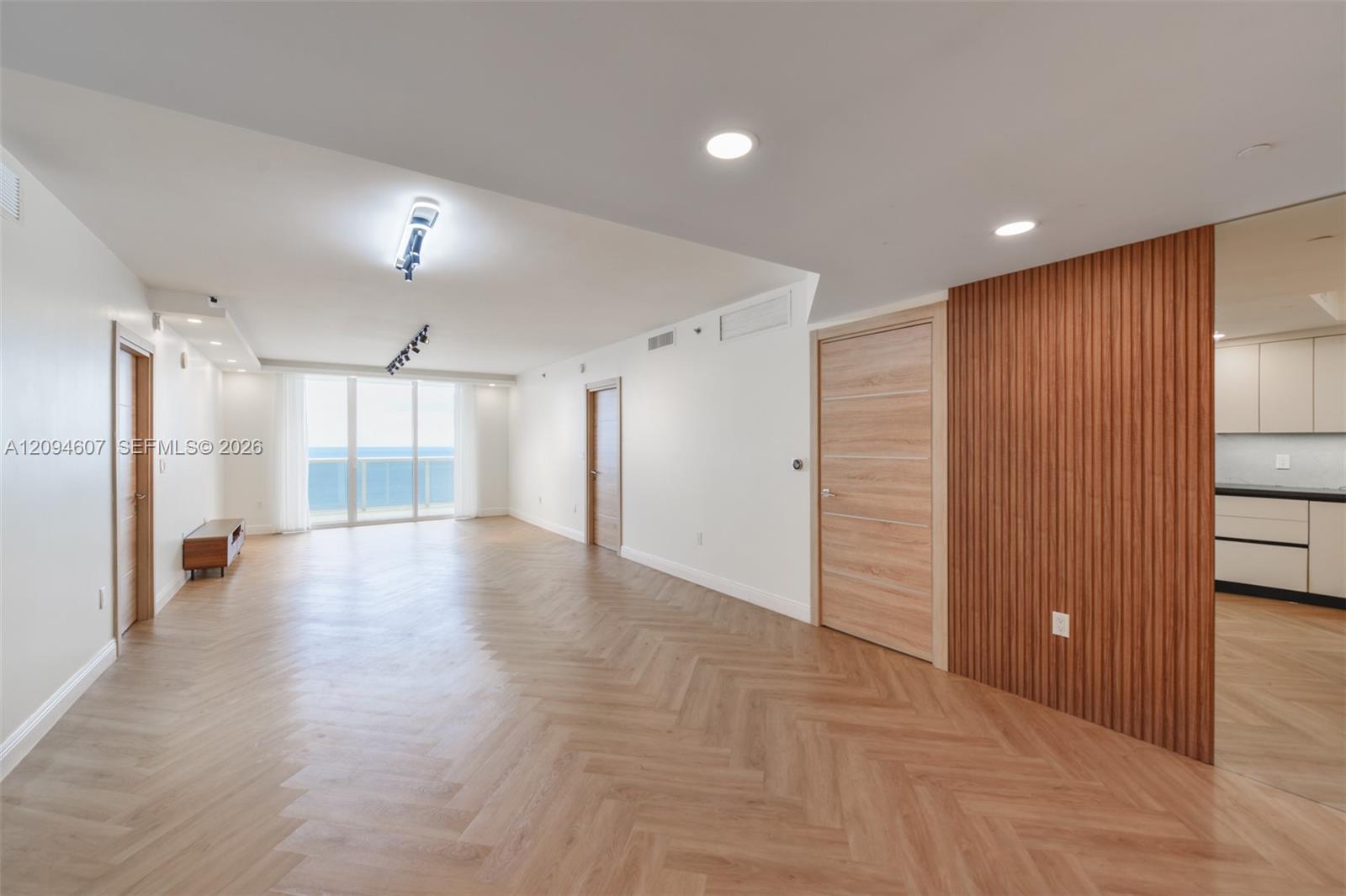 3702 3 / 3 1841 sq. ft. $ 2026-09-23 0 foto